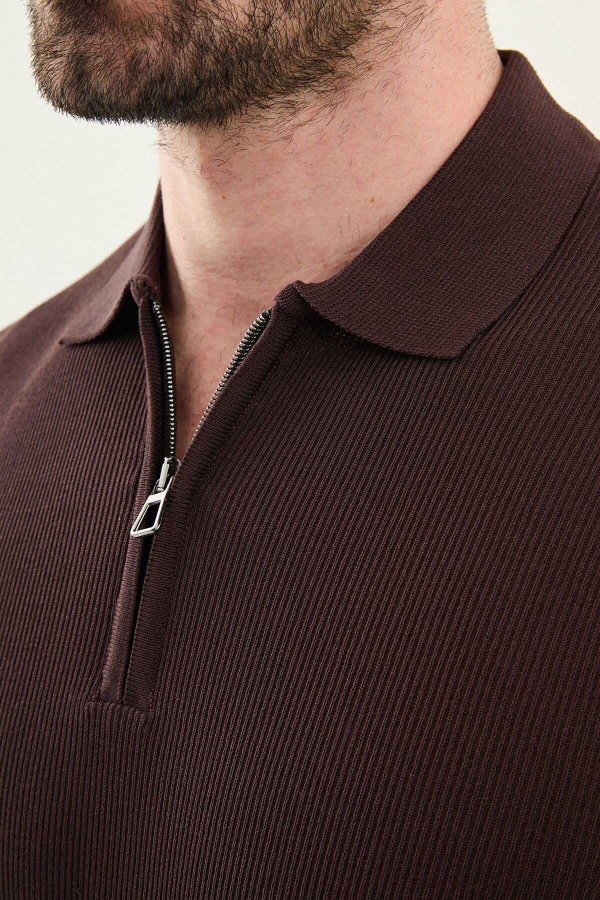 Men’s brown slim-fit knit polo shirt with classic collar, short sleeves, and textured knit finish for summer smart-casual style.