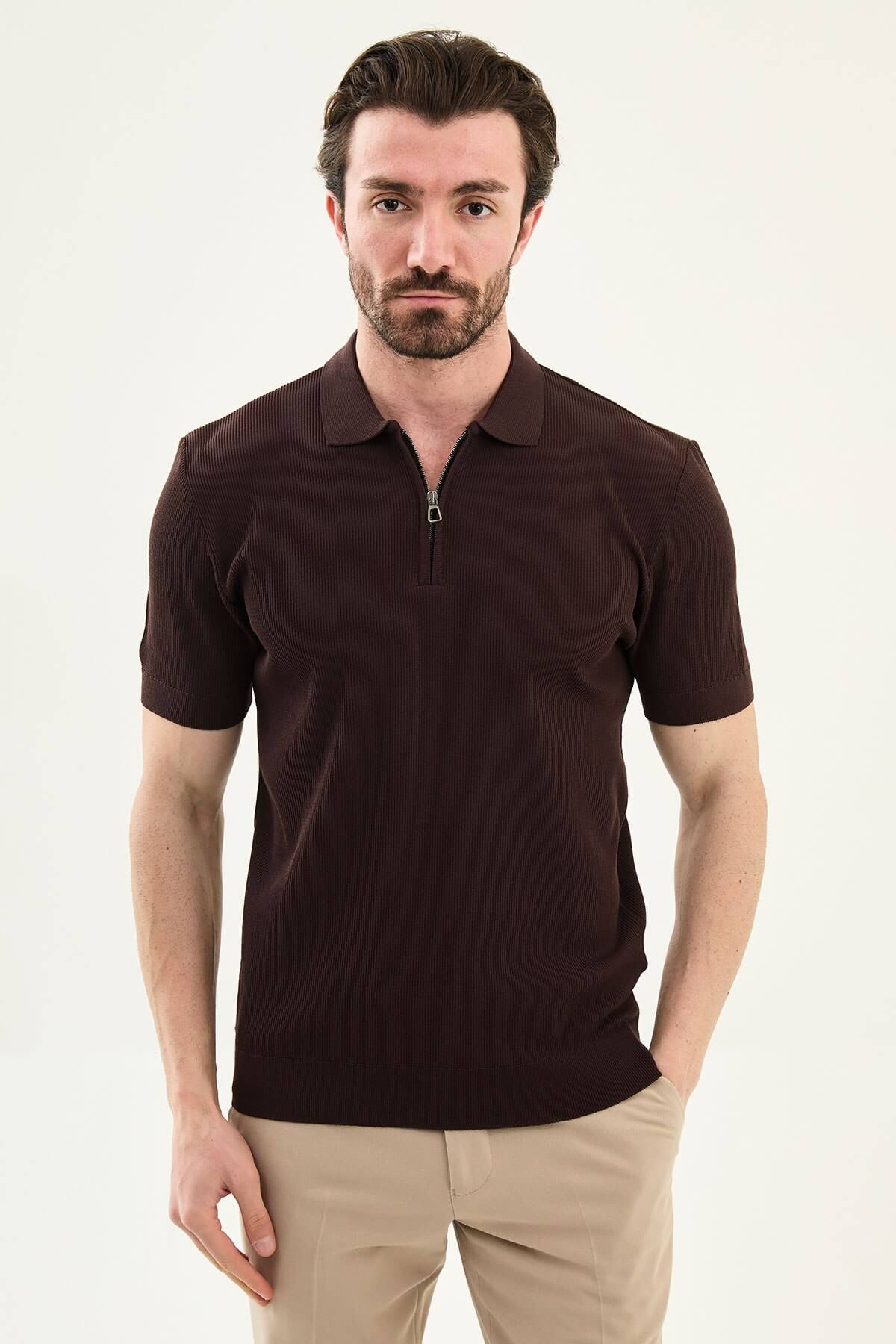 Men’s brown slim-fit knit polo shirt with classic collar, short sleeves, and textured knit finish for summer smart-casual style.