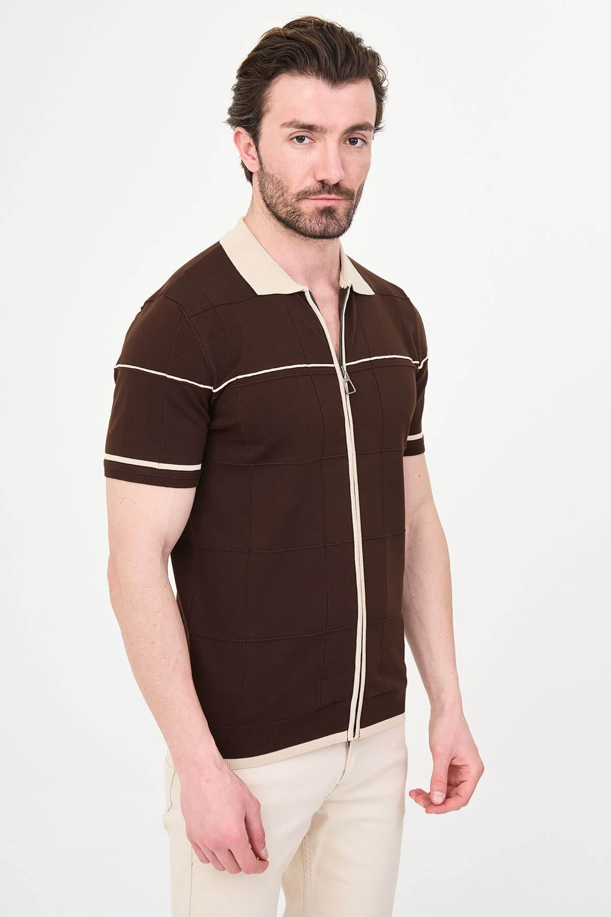 Men’s brown slim fit zip-up knit polo T-shirt with contrast collar, grid pattern, short sleeves, modern smart casual style