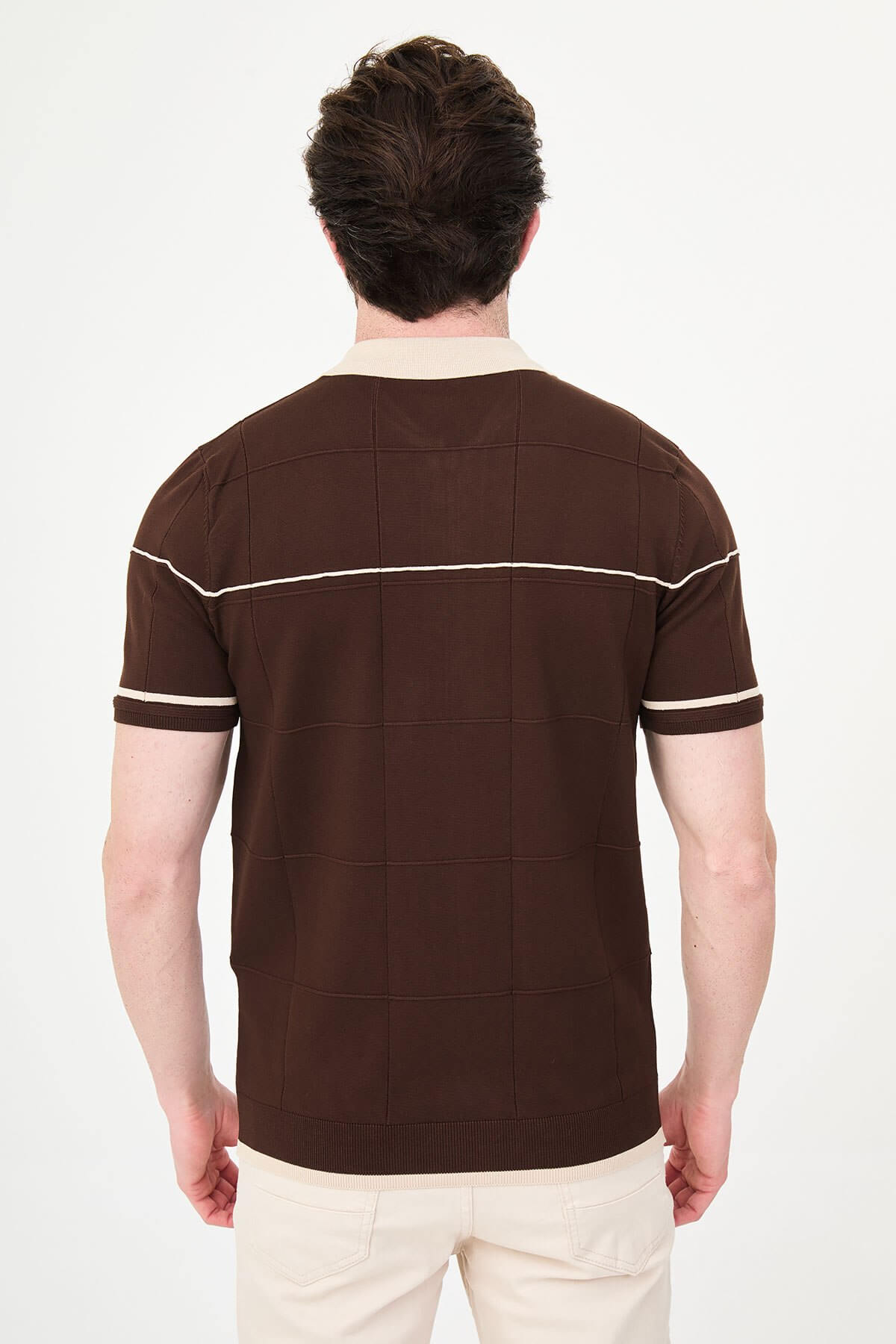 Men’s brown slim fit zip-up knit polo T-shirt with contrast collar, grid pattern, short sleeves, modern smart casual style