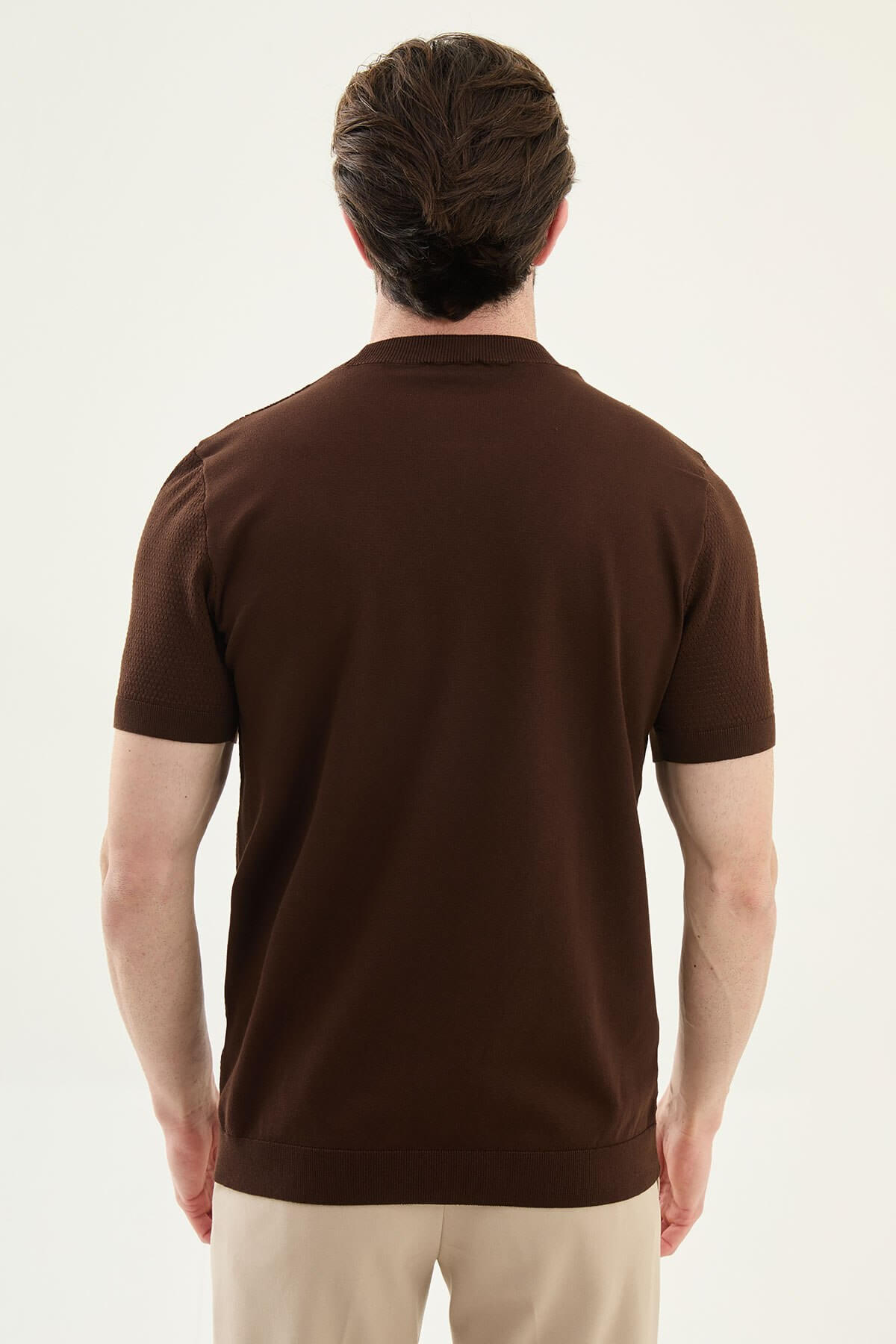 Men’s brown slim fit textured crew neck T-shirt with diagonal knit detail, short sleeves, modern casual style