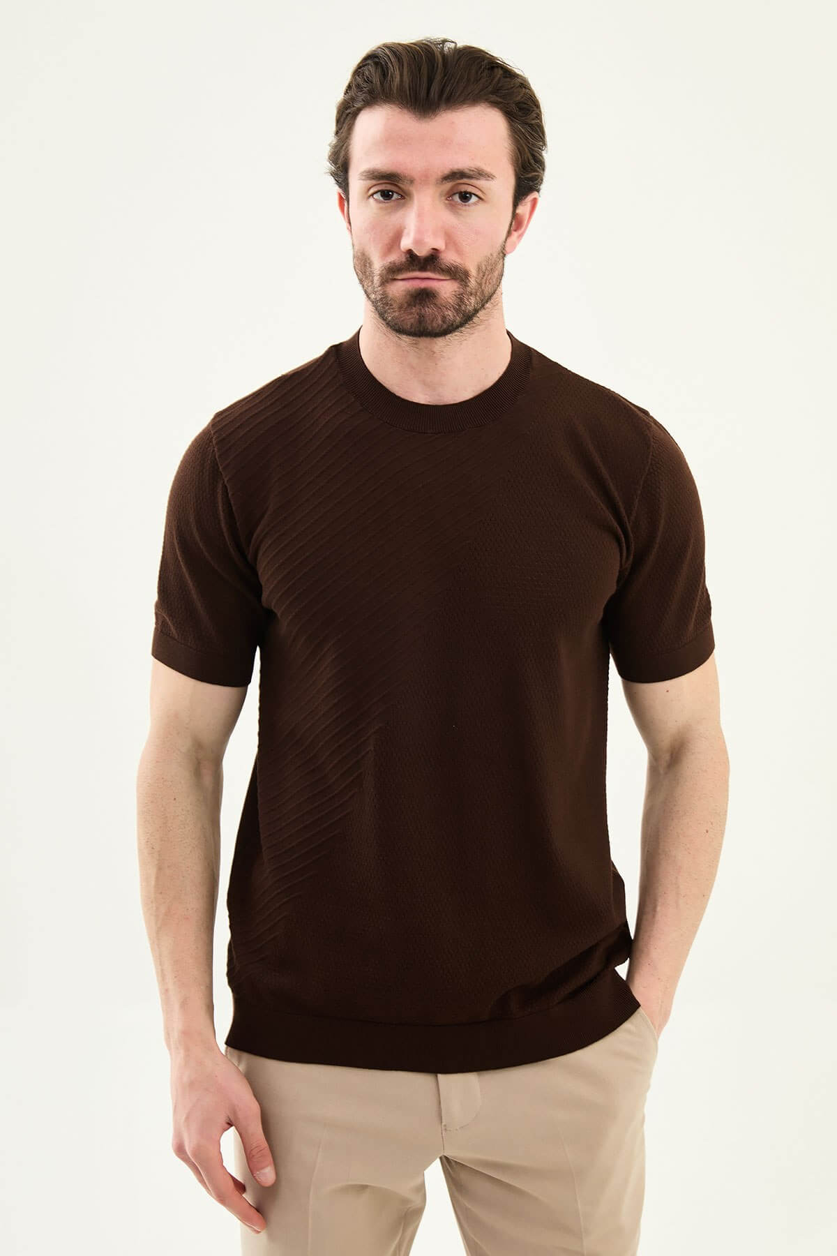 Men’s brown slim fit textured crew neck T-shirt with diagonal knit detail, short sleeves, modern casual style