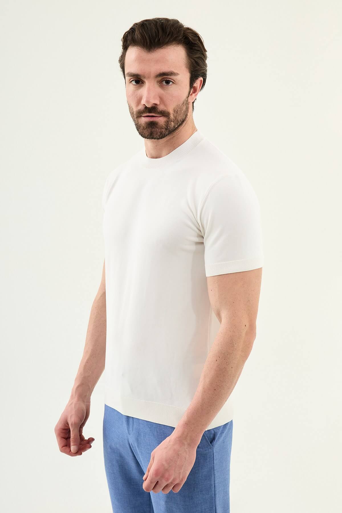 Men’s ecru slim fit crew neck knit t-shirt with short sleeves, soft cotton fabric, smart casual summer style