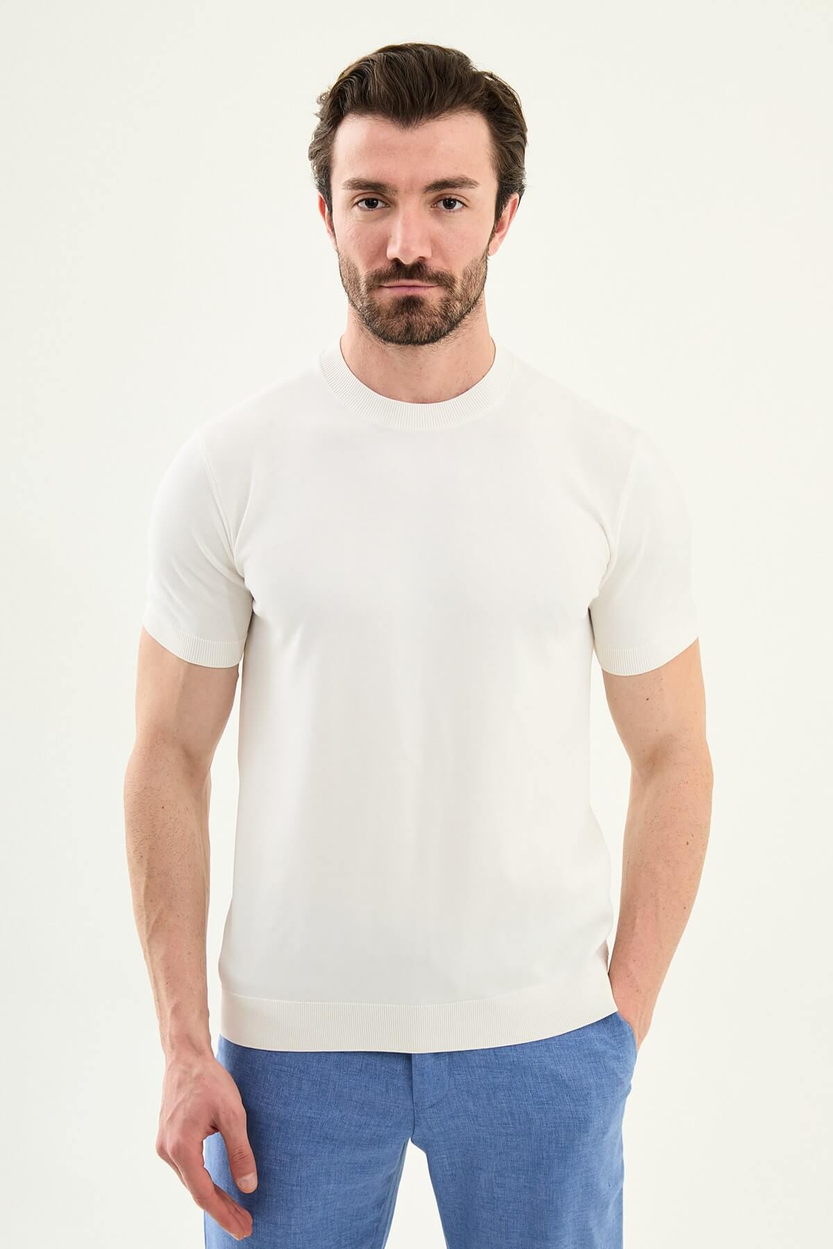 Men’s ecru slim fit crew neck knit t-shirt with short sleeves, soft cotton fabric, smart casual summer style