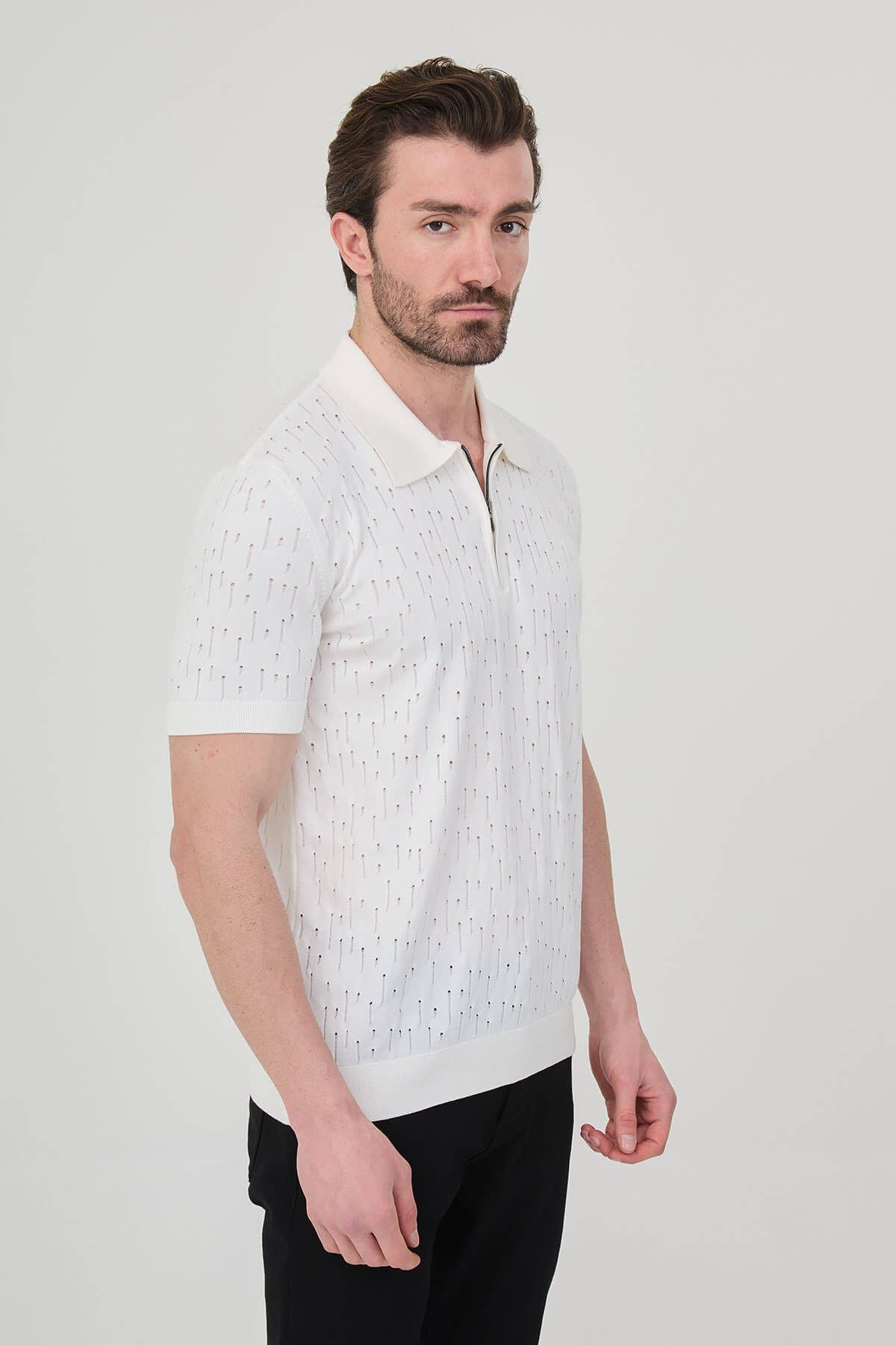 Men’s ecru slim fit polo collar zippered knit t-shirt with short sleeves, breathable viscose stretch fabric, smart casual style