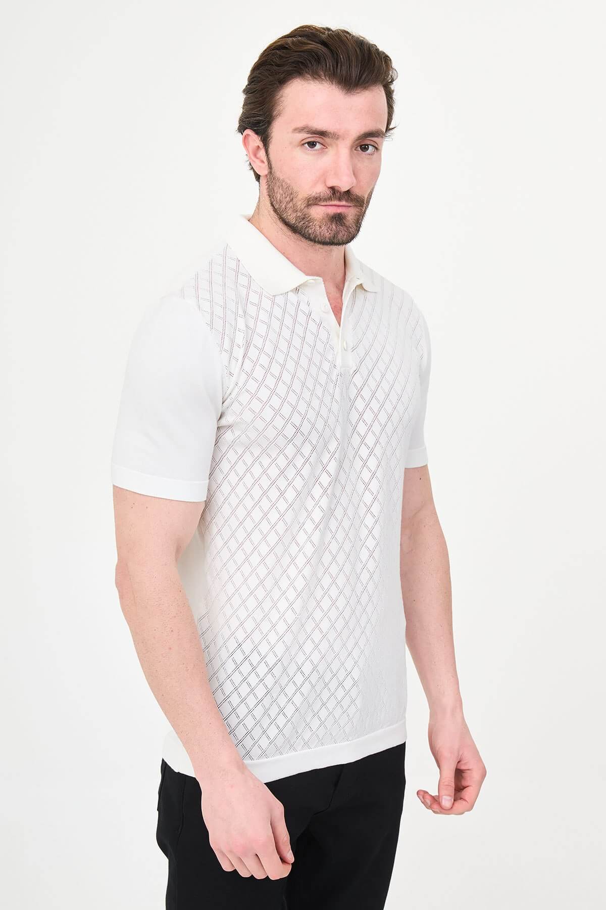 Men’s ecru slim fit knit polo T-shirt with textured diamond pattern, short sleeves, tailored fit, smart casual summer style