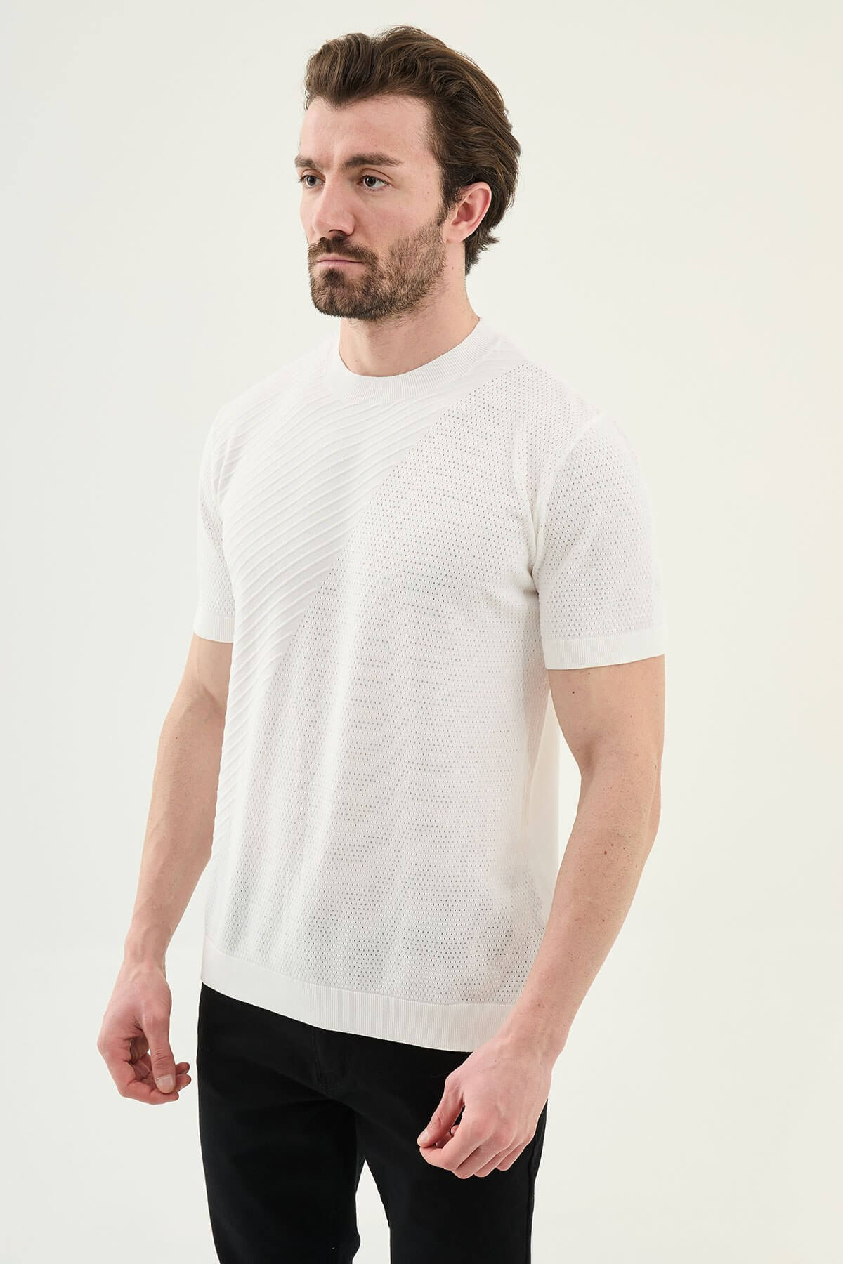 Men’s ecru slim fit textured crew neck t-shirt with diagonal knit pattern, short sleeve minimal summer style