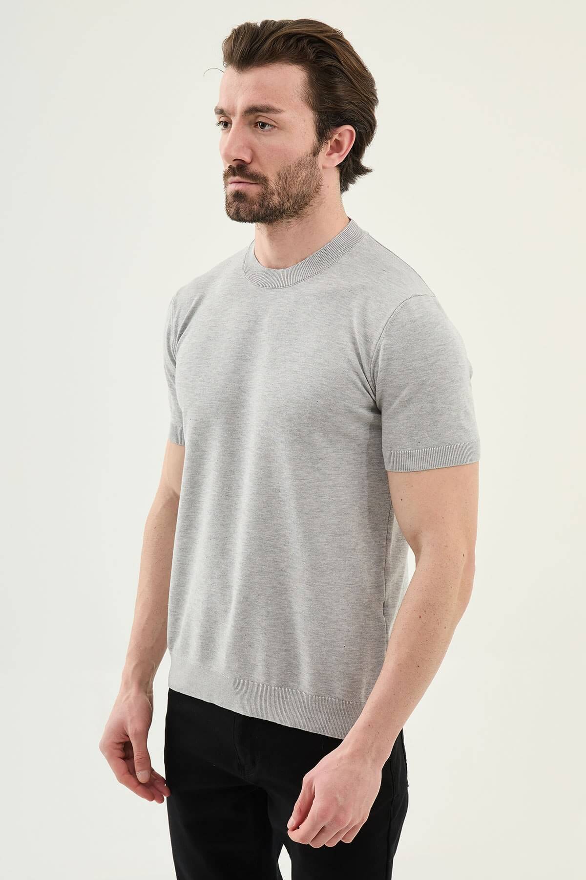 Men’s gray slim fit crew neck knit t-shirt with short sleeves, soft cotton fabric, modern smart casual summer style