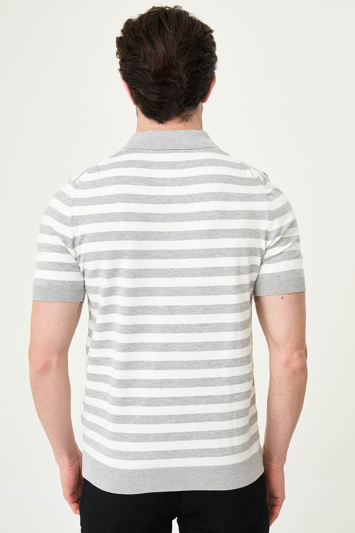 Men’s gray and white striped knit polo shirt with short sleeves, slim fit, breathable cotton fabric, smart casual summer style