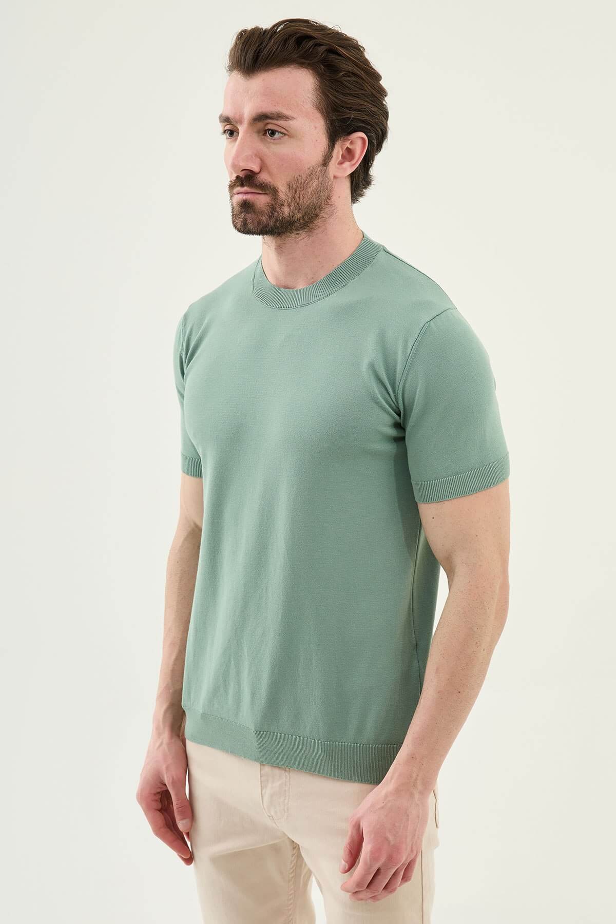 Men’s green slim fit crew neck knit t-shirt with short sleeves, cotton stretch fabric, smart casual seasonal style
