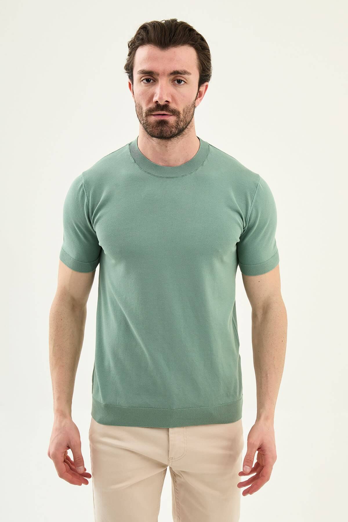 Men’s green slim fit crew neck knit t-shirt with short sleeves, cotton stretch fabric, smart casual seasonal style