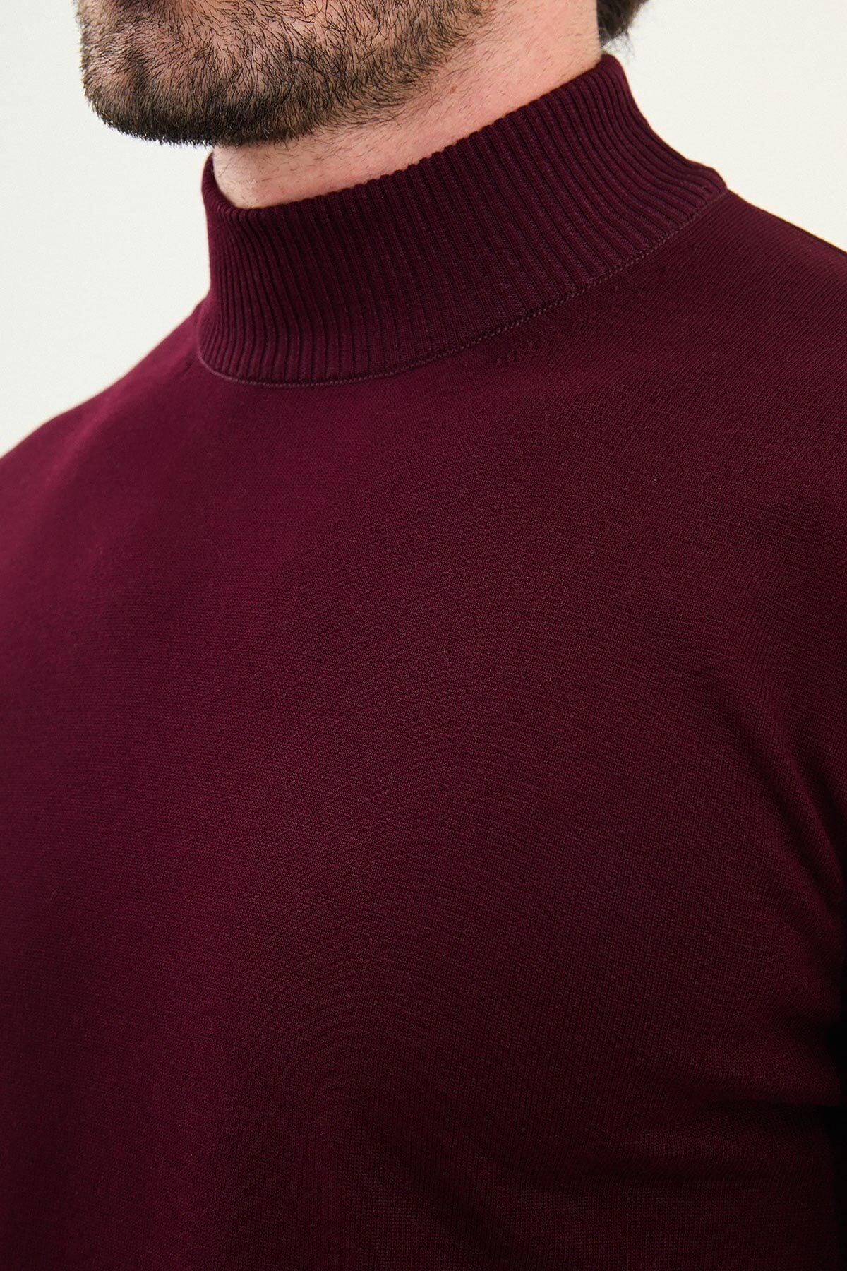 Man wearing a burgundy slim fit half-turtleneck knitwear sweater from the Fall-Winter collection.