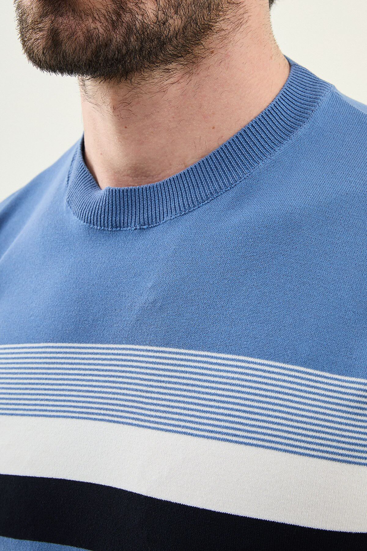 Men’s indigo slim fit striped knit t-shirt with white and navy horizontal stripes modern casual style