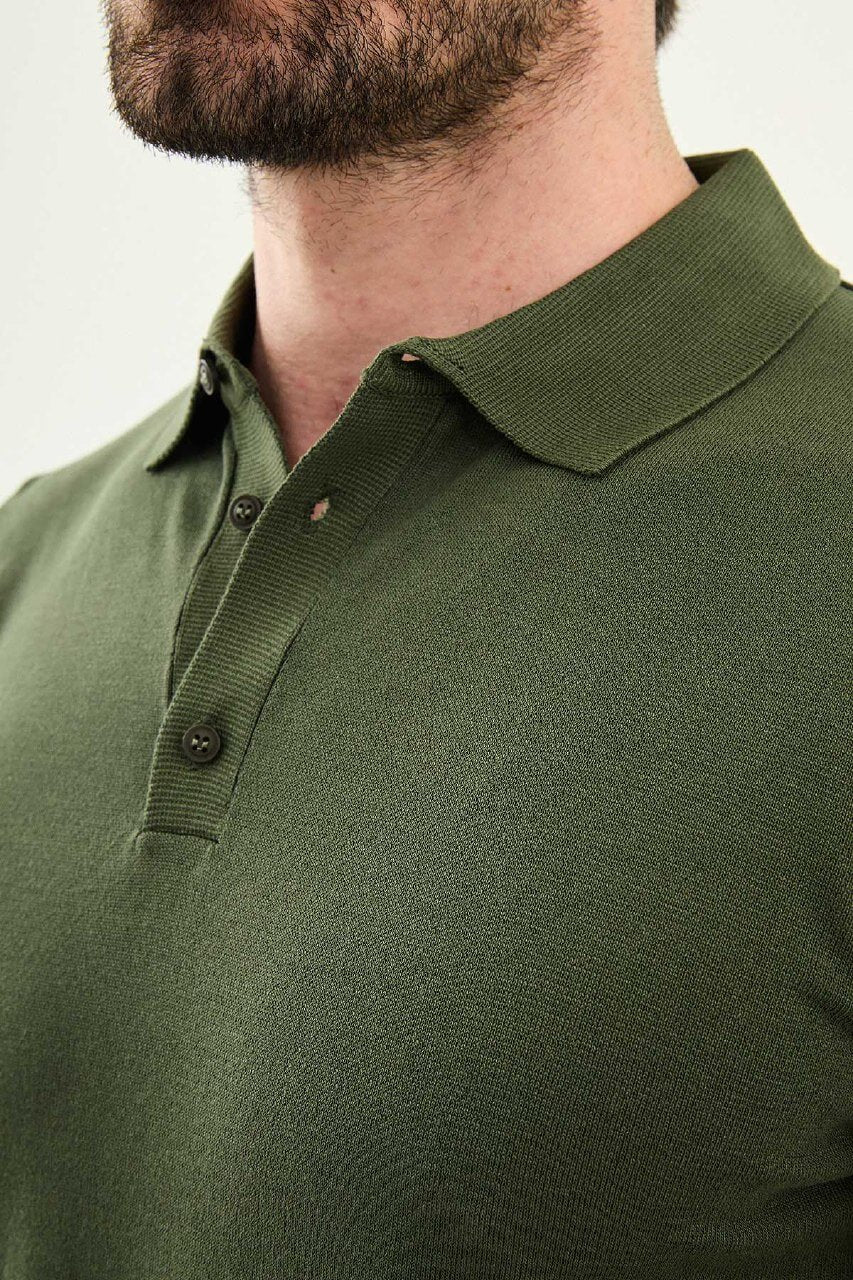 Men’s khaki slim fit cotton polo shirt with short sleeves and stretch fabric, earth tone casual modern outfit