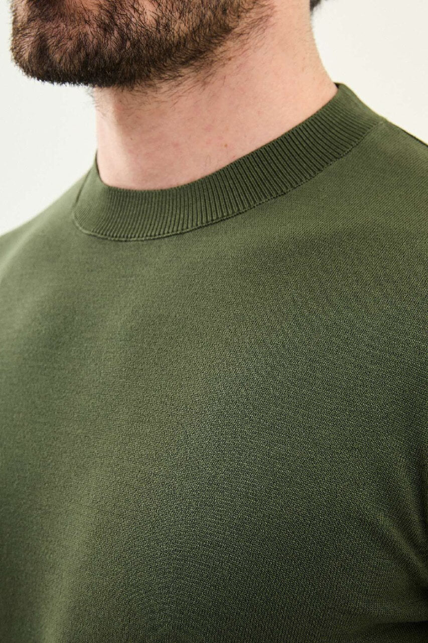 Men’s khaki slim fit crew neck knit t-shirt with short sleeves, cotton stretch fabric, smart casual modern summer style