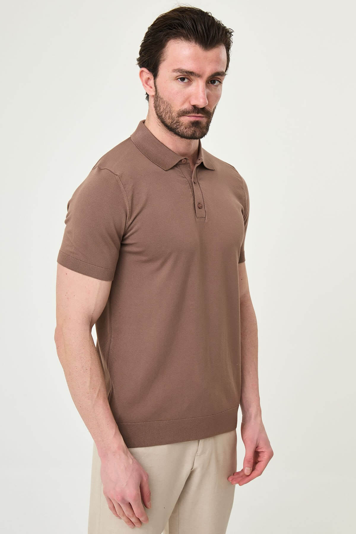 Men’s light brown slim fit cotton polo shirt with short sleeves, breathable stretch fabric, modern warm neutral casual style
