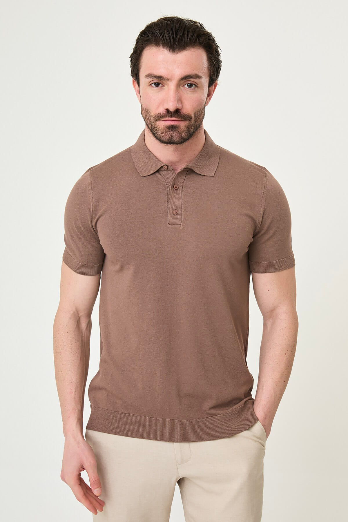 Men’s light brown slim fit cotton polo shirt with short sleeves, breathable stretch fabric, modern warm neutral casual style