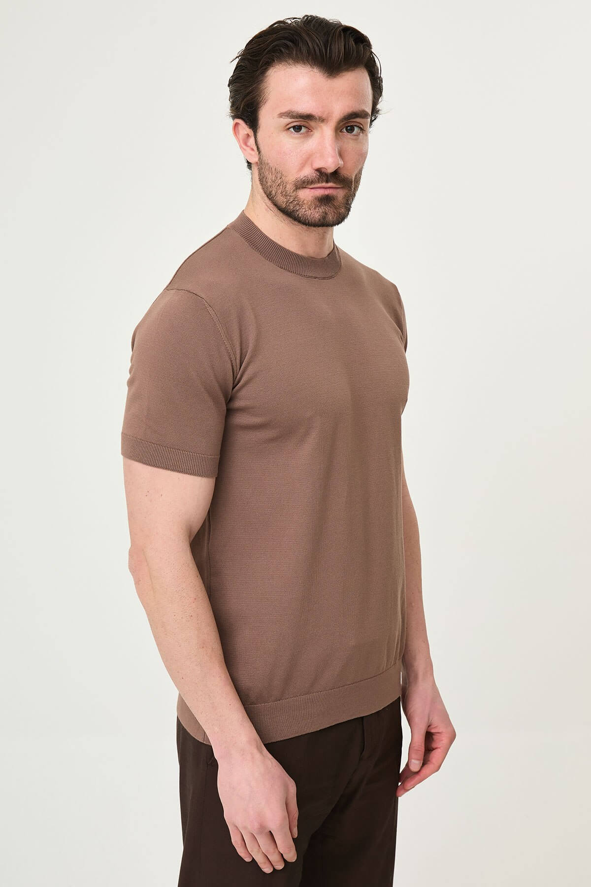 Men’s light brown slim fit crew neck knit t-shirt with short sleeves, cotton stretch fabric, smart casual modern style