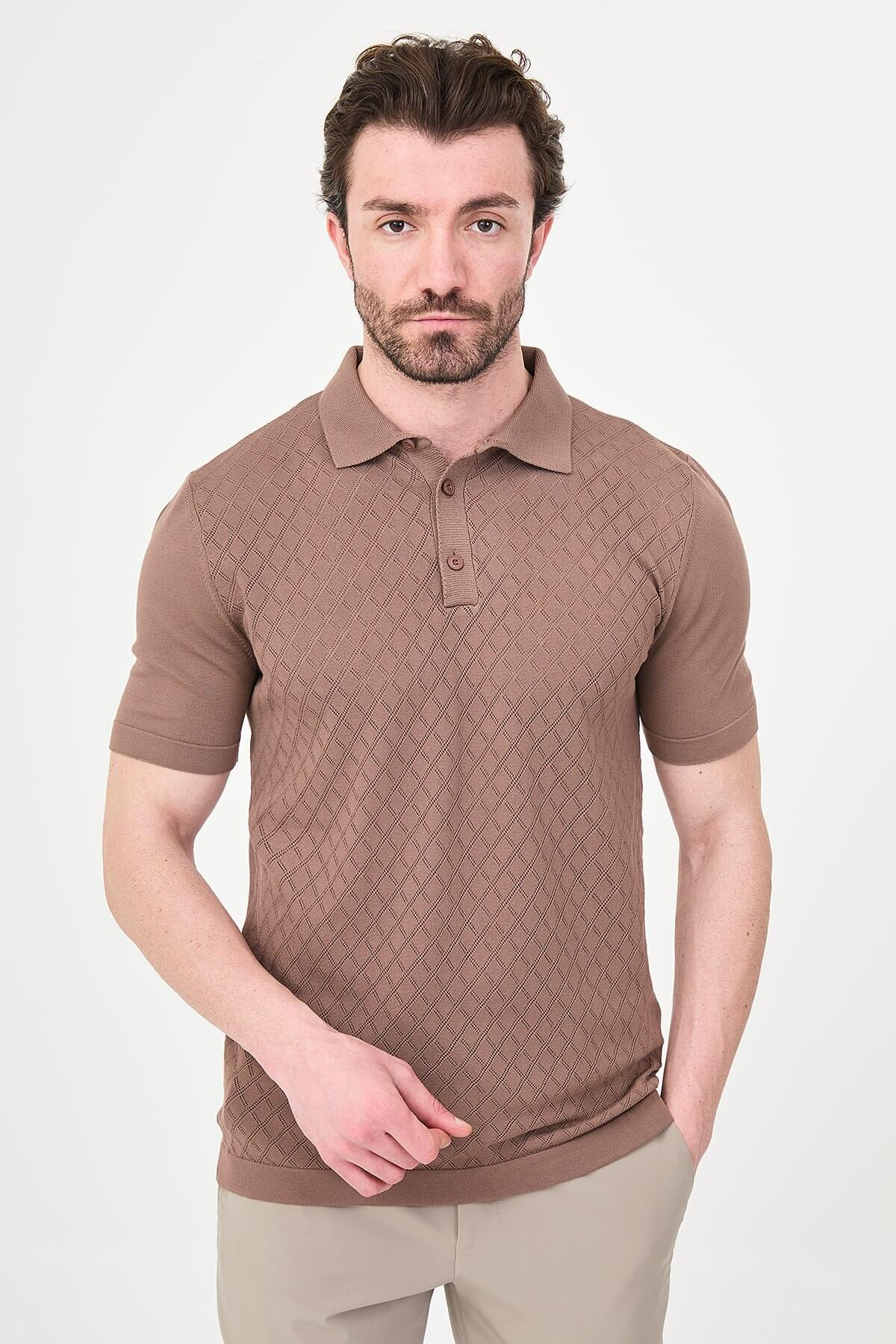 Men’s light brown slim fit knit polo T-shirt with diamond texture, short sleeves, tailored fit, smart casual style