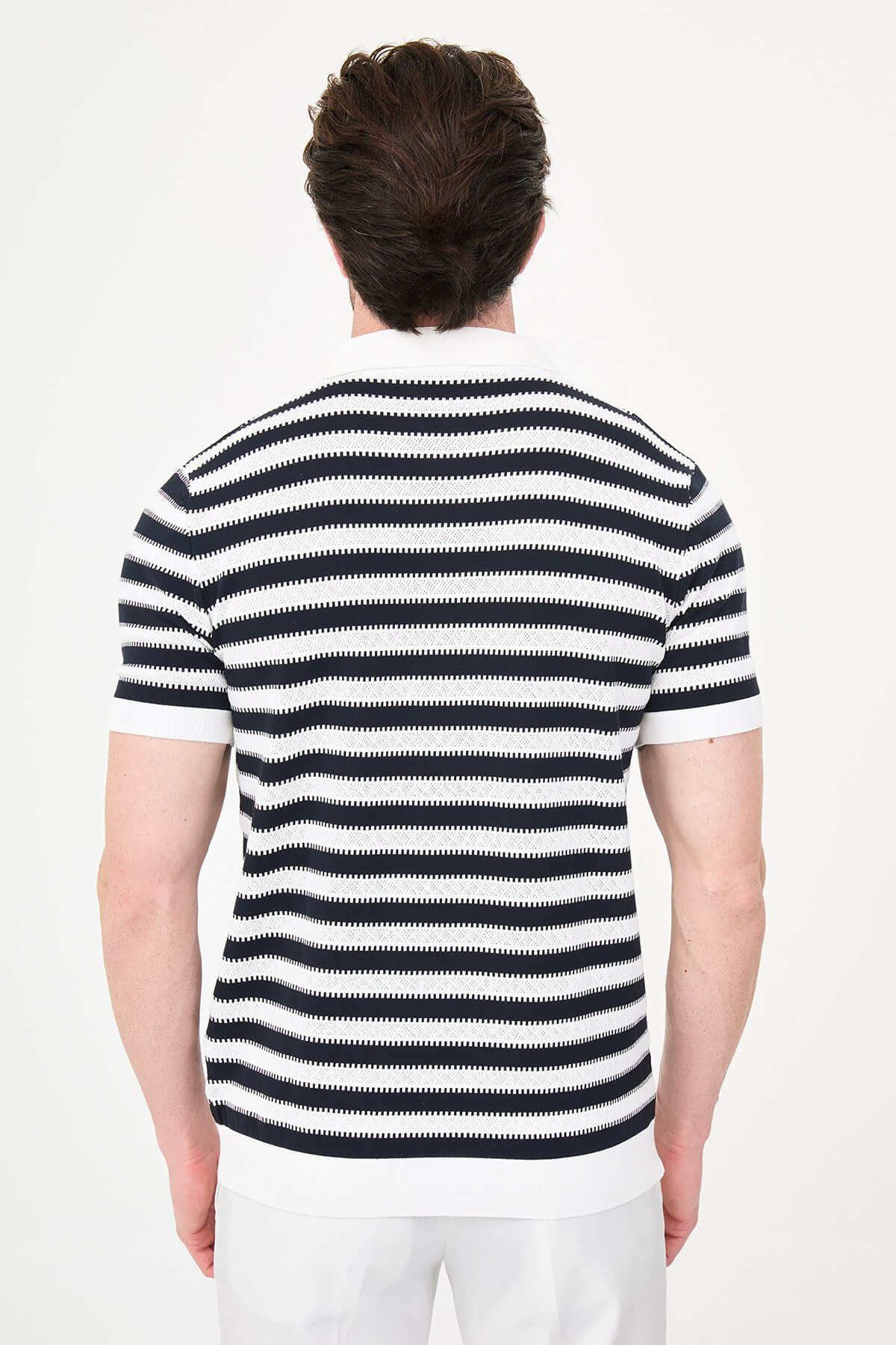 Men’s navy blue slim fit lapel collar knitwear polo T-shirt with short sleeves for smart-casual summer style.