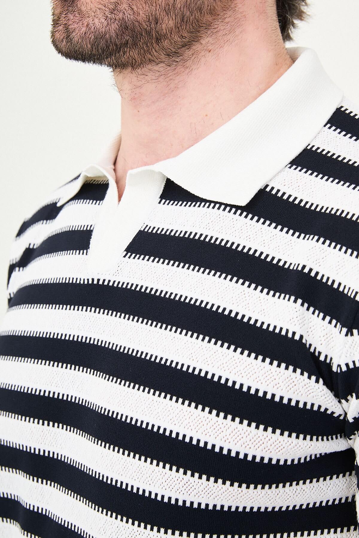 Men’s navy blue slim fit lapel collar knitwear polo T-shirt with short sleeves for smart-casual summer style.