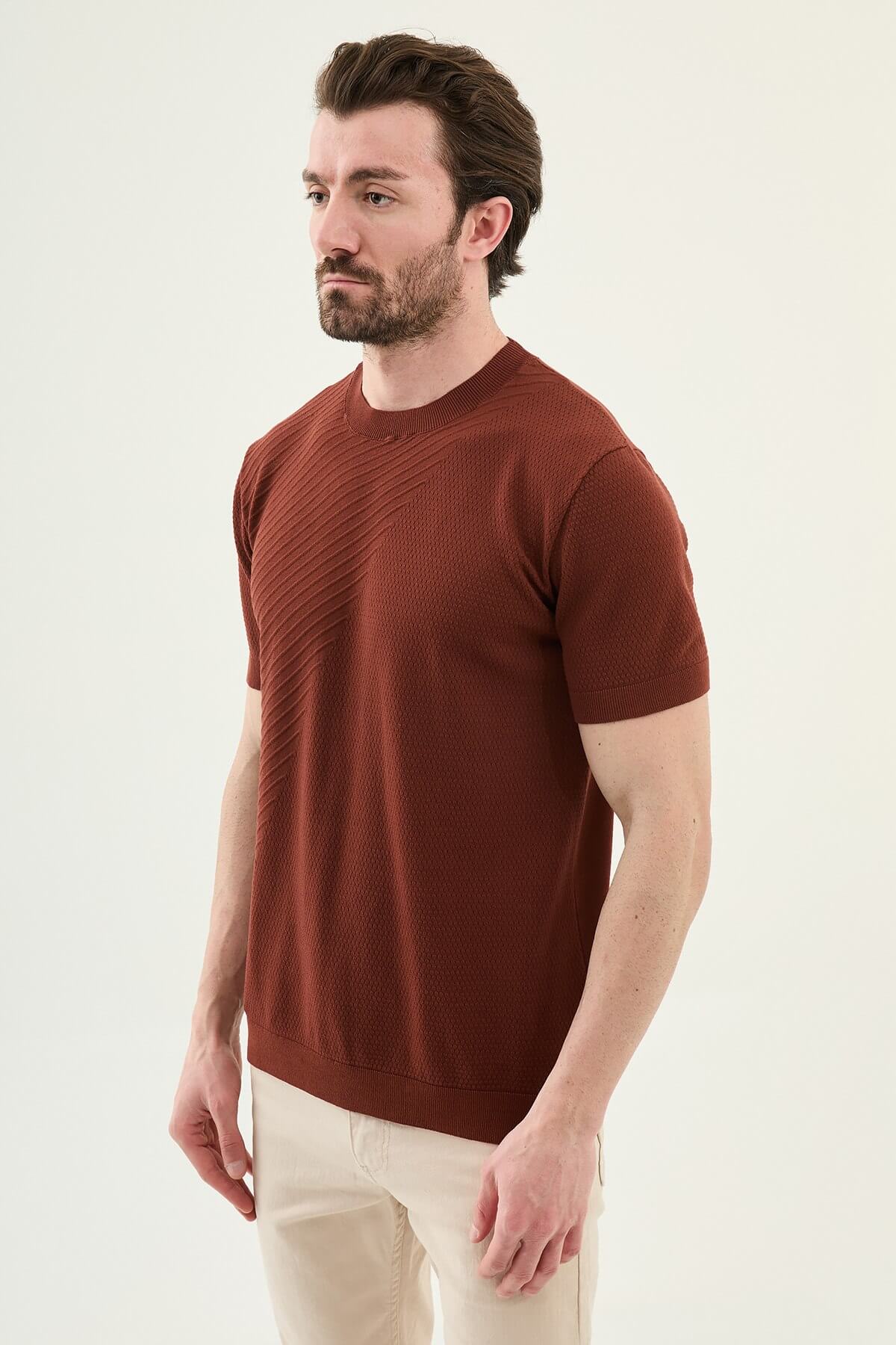 Men’s tile slim fit textured crew neck T-shirt with diagonal knit pattern, short sleeves, modern casual style