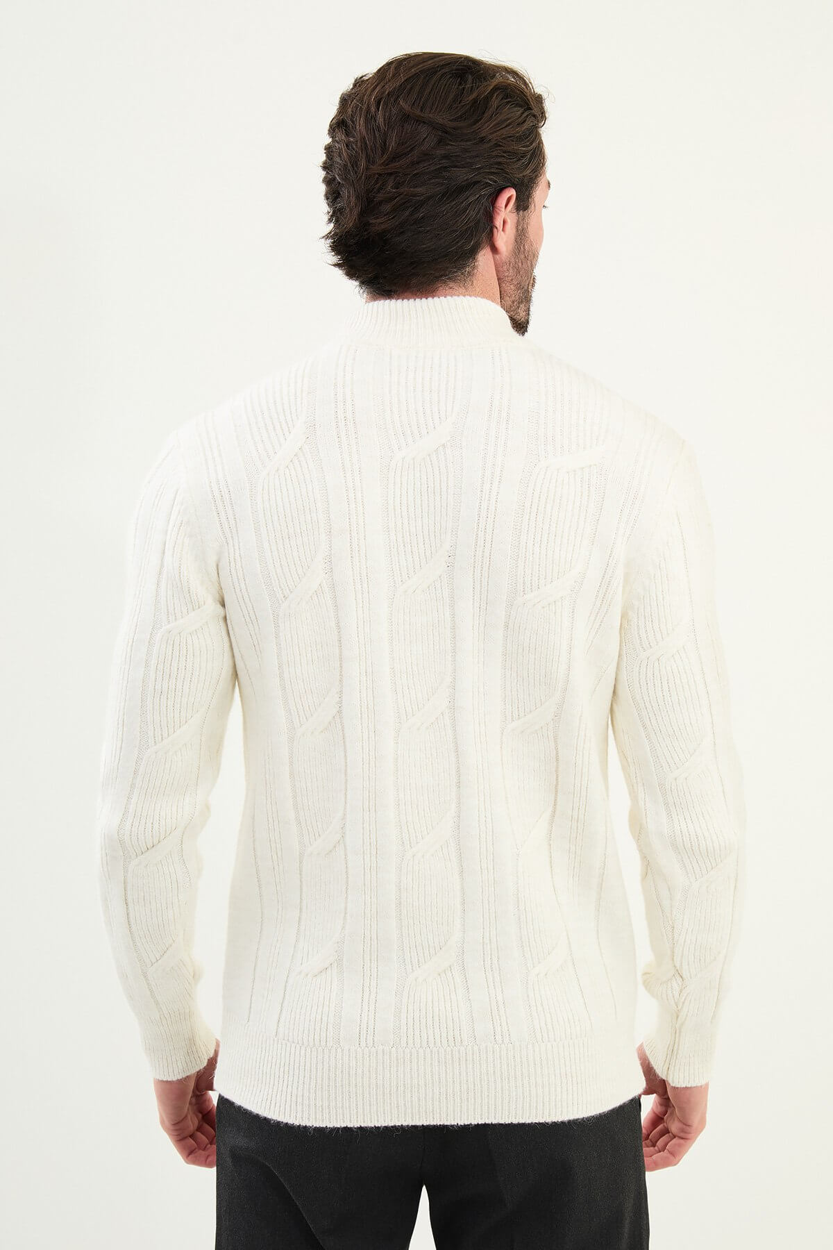 AXIST White Cable-Knit High Neck Sweater.