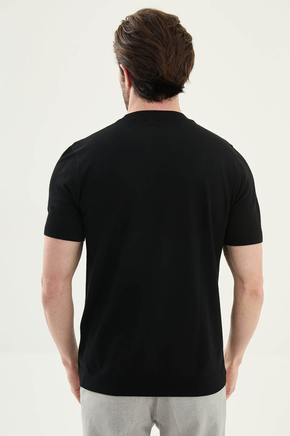 Men’s black slim fit textured crew neck T-shirt with diagonal knit detail, short sleeves, modern casual style