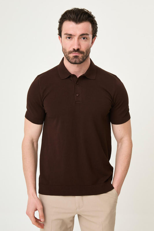 Men’s dark brown slim fit cotton polo shirt with short sleeves and stretch fabric, clean minimal casual style