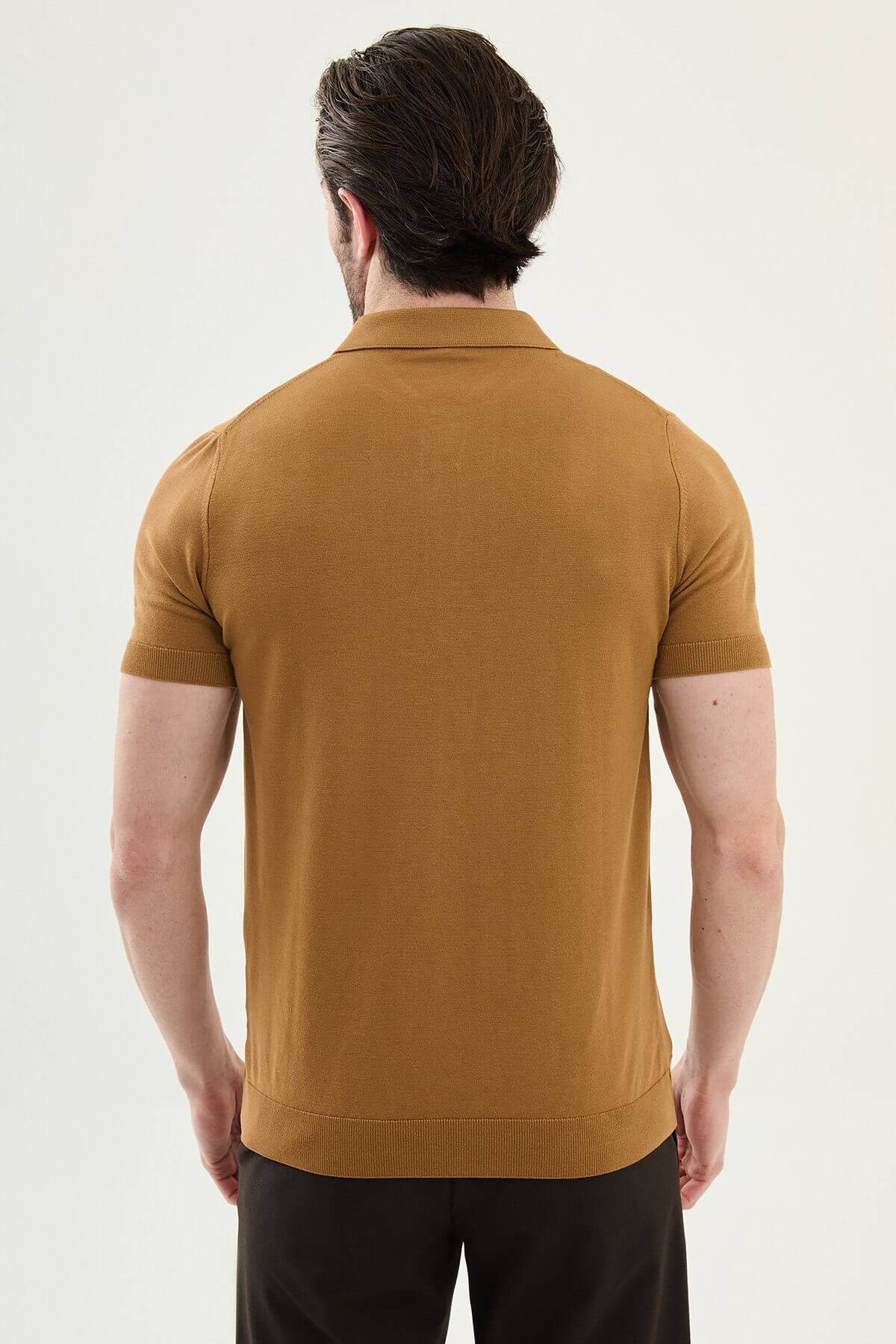 Men’s camel slim fit cotton polo shirt with short sleeves and stretch fabric, warm tone casual summer outfit