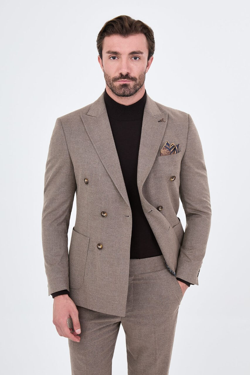 HolloMen men's beige double-breasted suit featuring notch lapels, a six-button jacket, patch pockets, and a patterned pocket square.