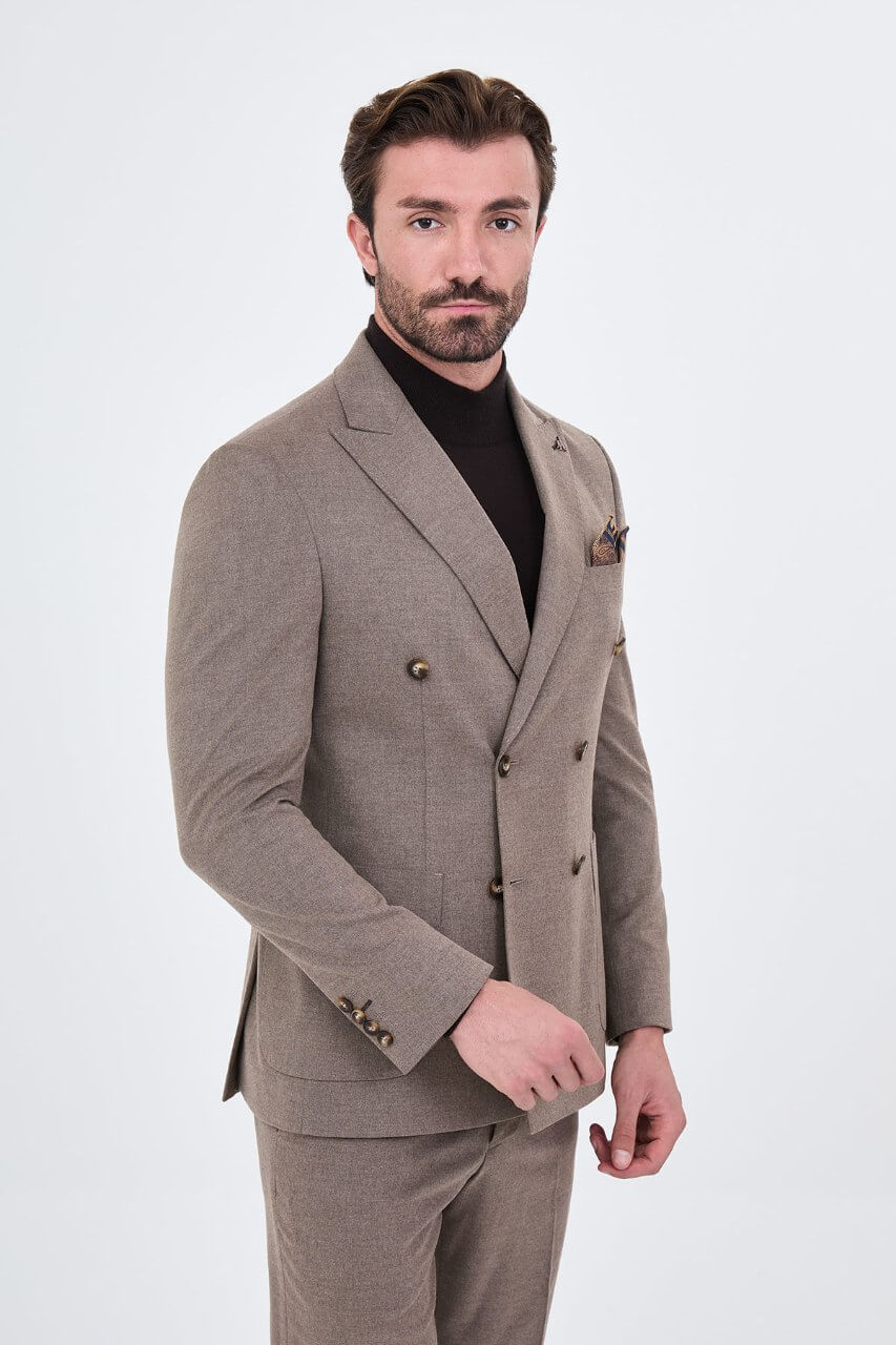 HolloMen men's beige double-breasted suit featuring notch lapels, a six-button jacket, patch pockets, and a patterned pocket square.