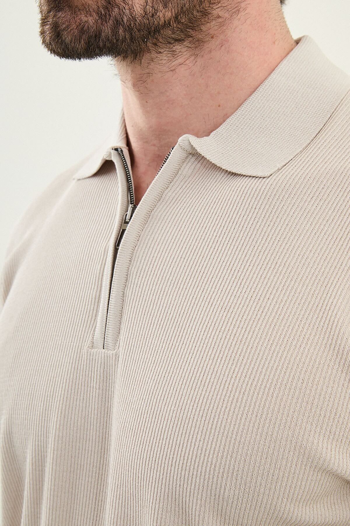 Men’s beige slim-fit knit polo shirt with classic collar, short sleeves, and textured knit finish for summer smart-casual style.
