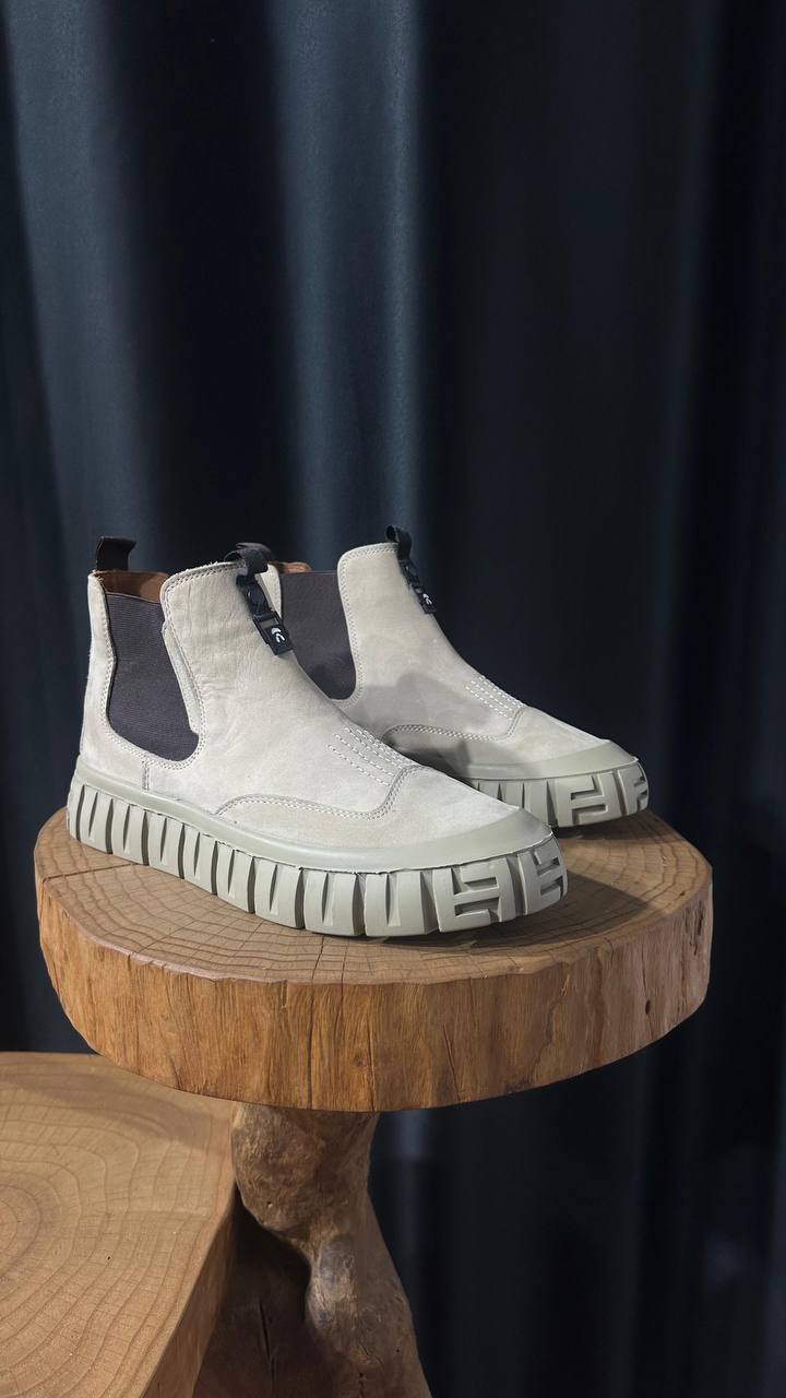 Men’s beige suede lug‑sole Chelsea winter boots with elastic side panels and EVA comfort sole