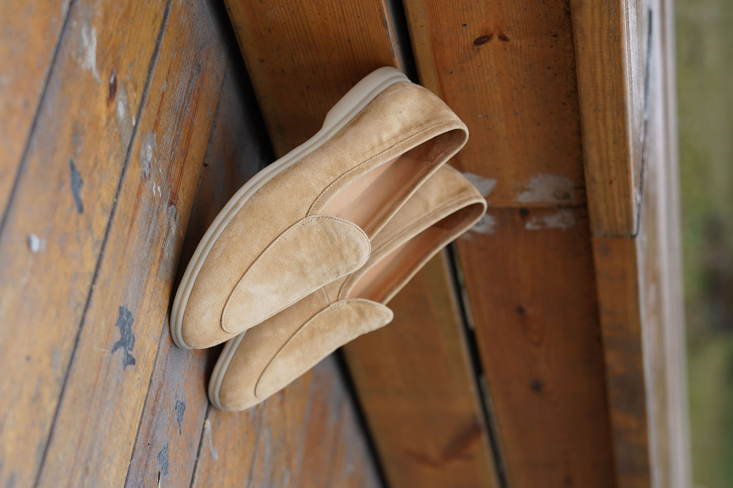 Men’s beige suede slip-on loafers featuring a minimalist apron vamp design and lightweight cream sole, perfect for smart-casual summer outfits.