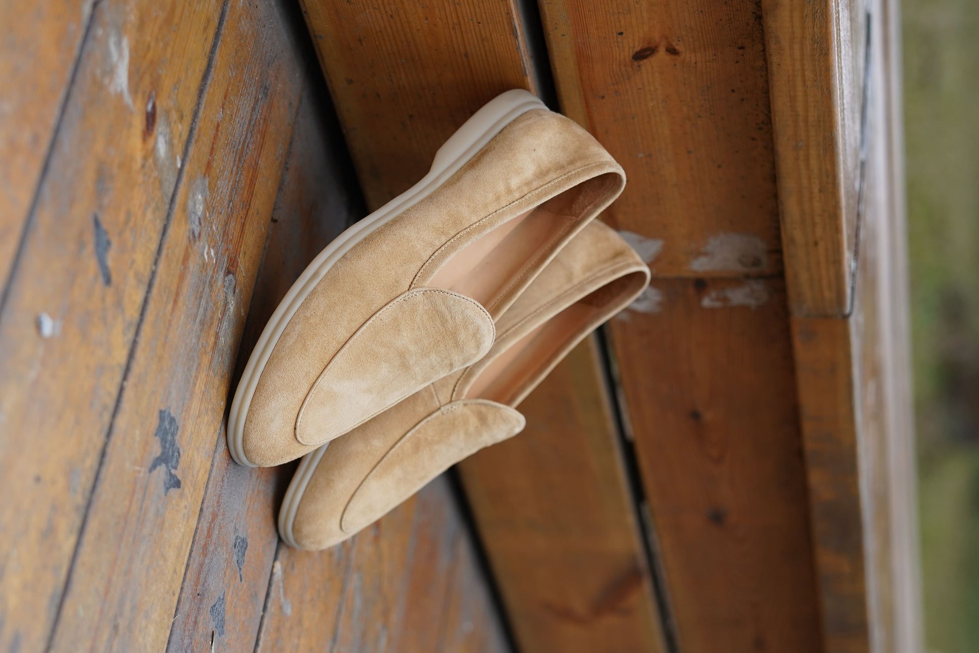 Men’s beige suede slip-on loafers featuring a minimalist apron vamp design and lightweight cream sole, perfect for smart-casual summer outfits.