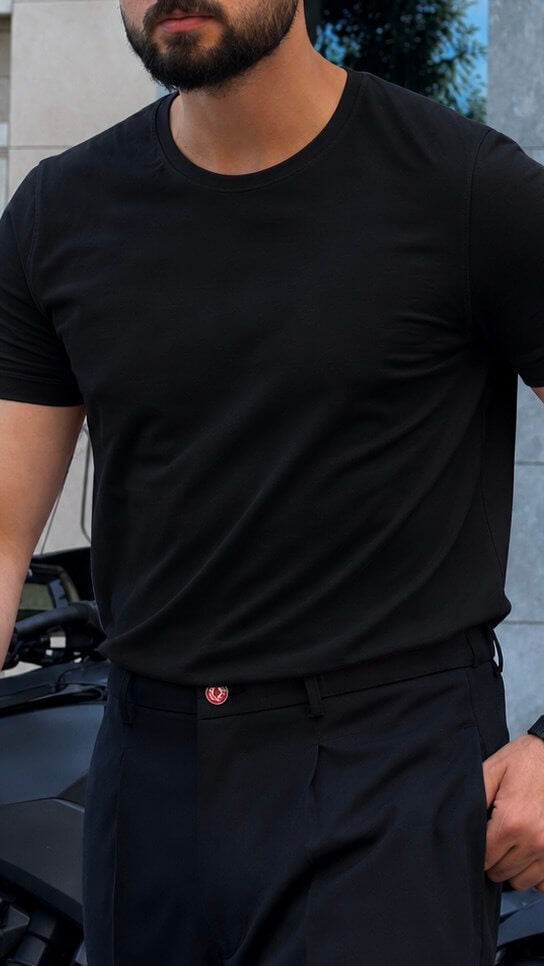 Men's black slim fit crew neck t-shirt with short sleeves