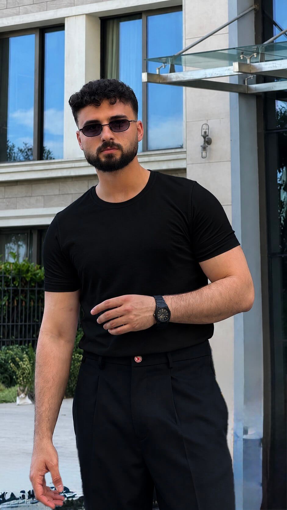 Men's black slim fit crew neck t-shirt with short sleeves