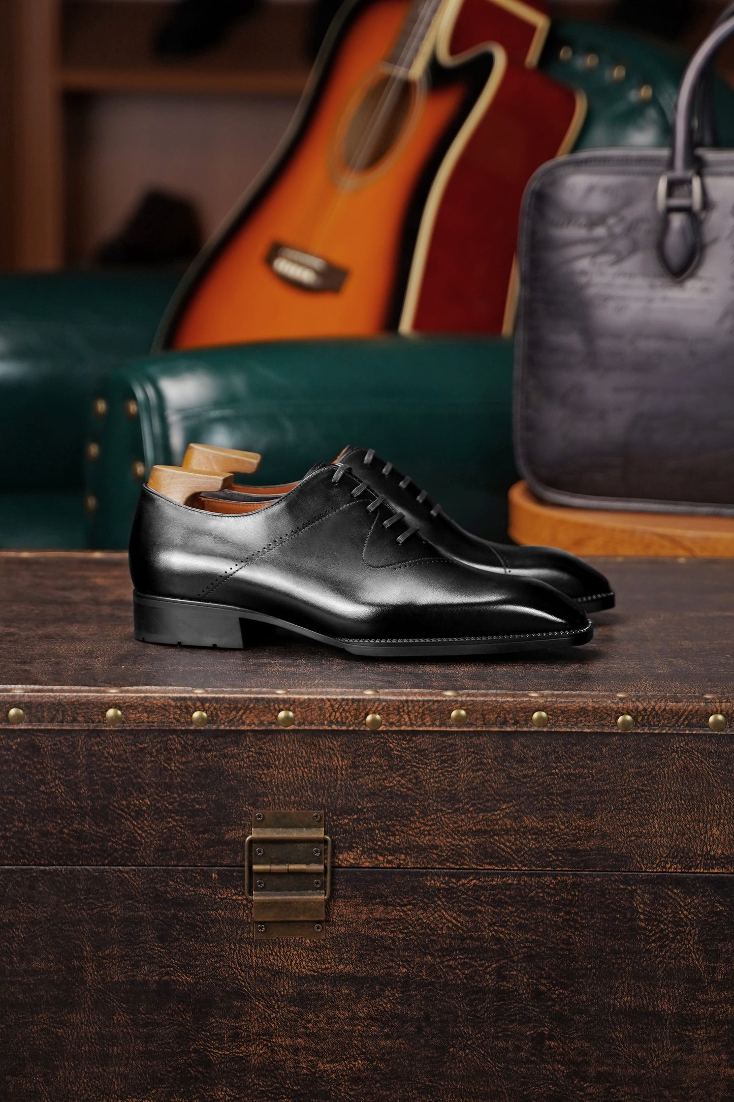 Men’s black leather cap toe Oxford dress shoes featuring a polished finish, lace-up closure, sleek tapered toe, and classic formal design.