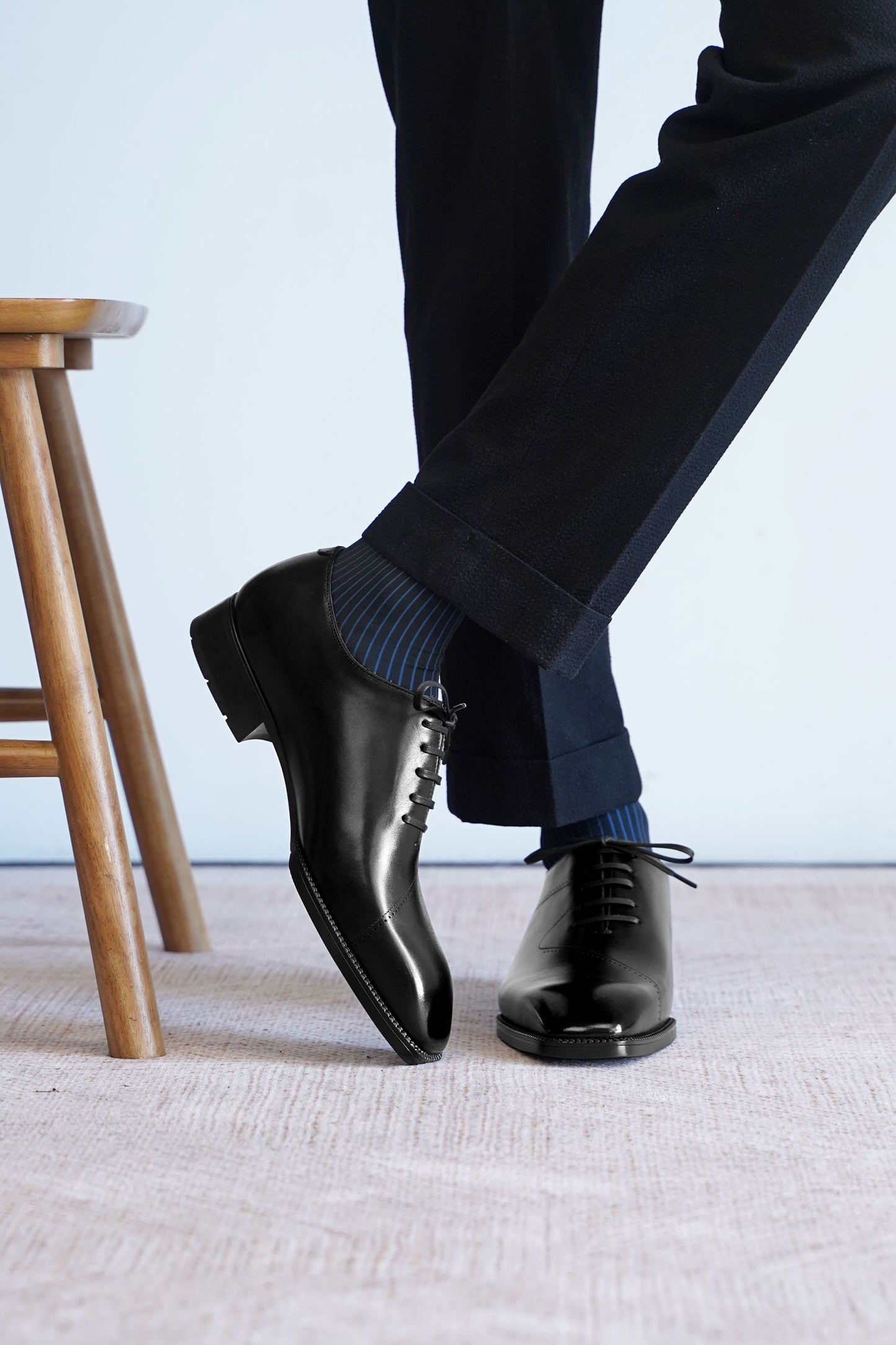 Men’s black leather cap toe Oxford dress shoes featuring a polished finish, lace-up closure, sleek tapered toe, and classic formal design.