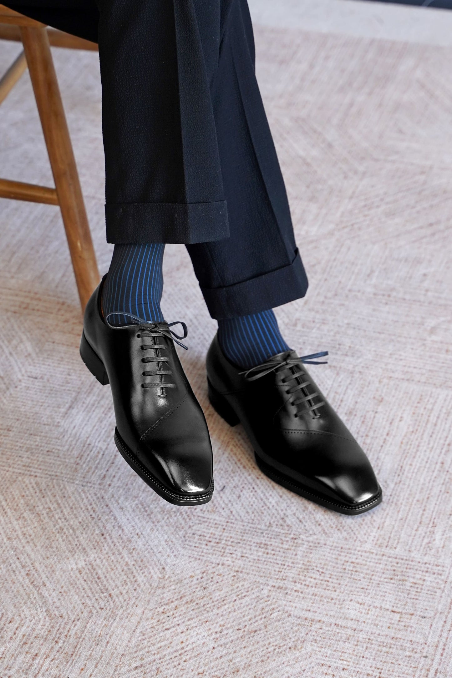 Men’s black leather cap toe Oxford dress shoes featuring a polished finish, lace-up closure, sleek tapered toe, and classic formal design.