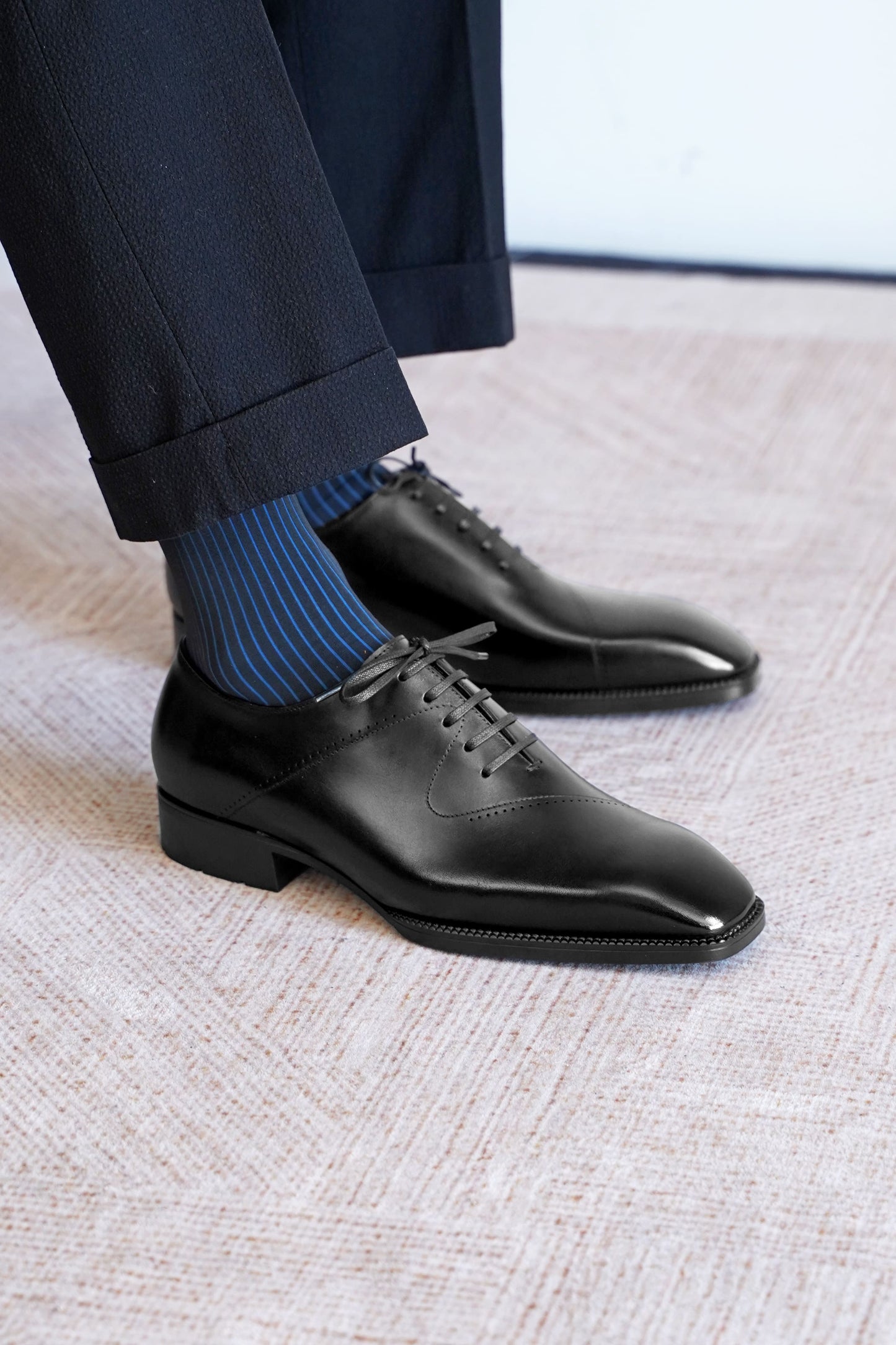 Men’s black leather cap toe Oxford dress shoes featuring a polished finish, lace-up closure, sleek tapered toe, and classic formal design.
