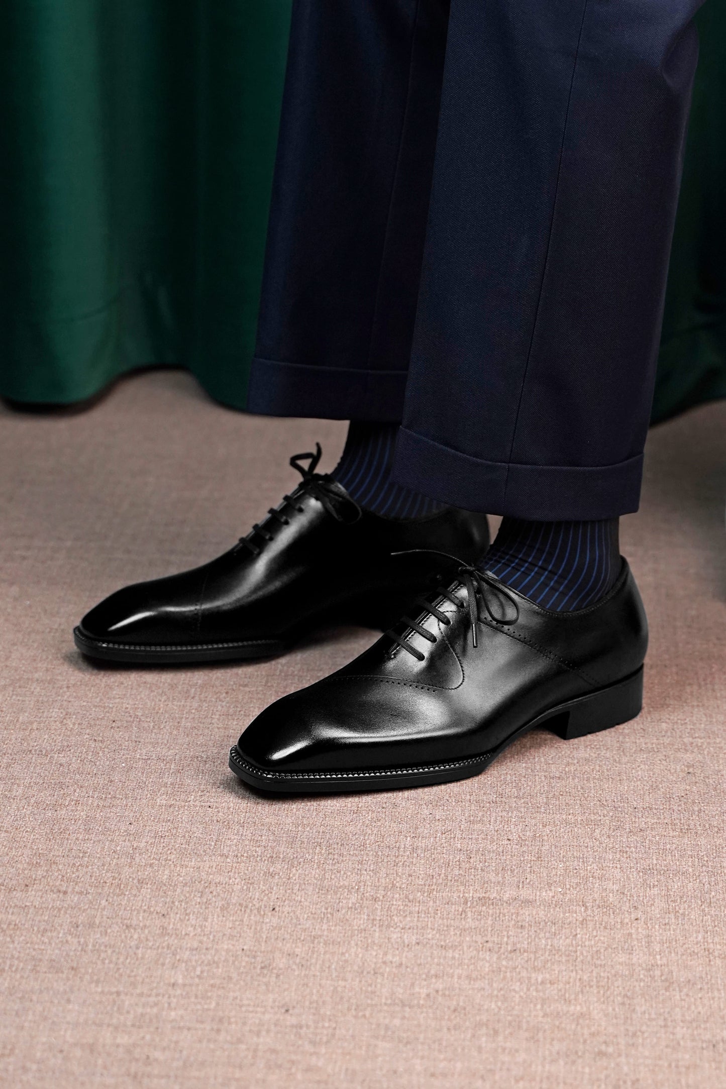 Men’s black leather cap toe Oxford dress shoes featuring a polished finish, lace-up closure, sleek tapered toe, and classic formal design.