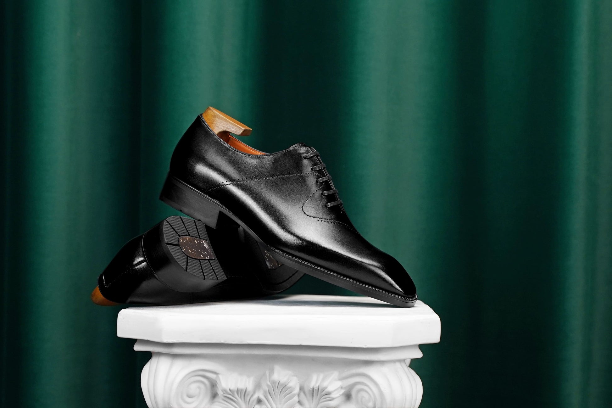 Men’s black leather cap toe Oxford dress shoes featuring a polished finish, lace-up closure, sleek tapered toe, and classic formal design.