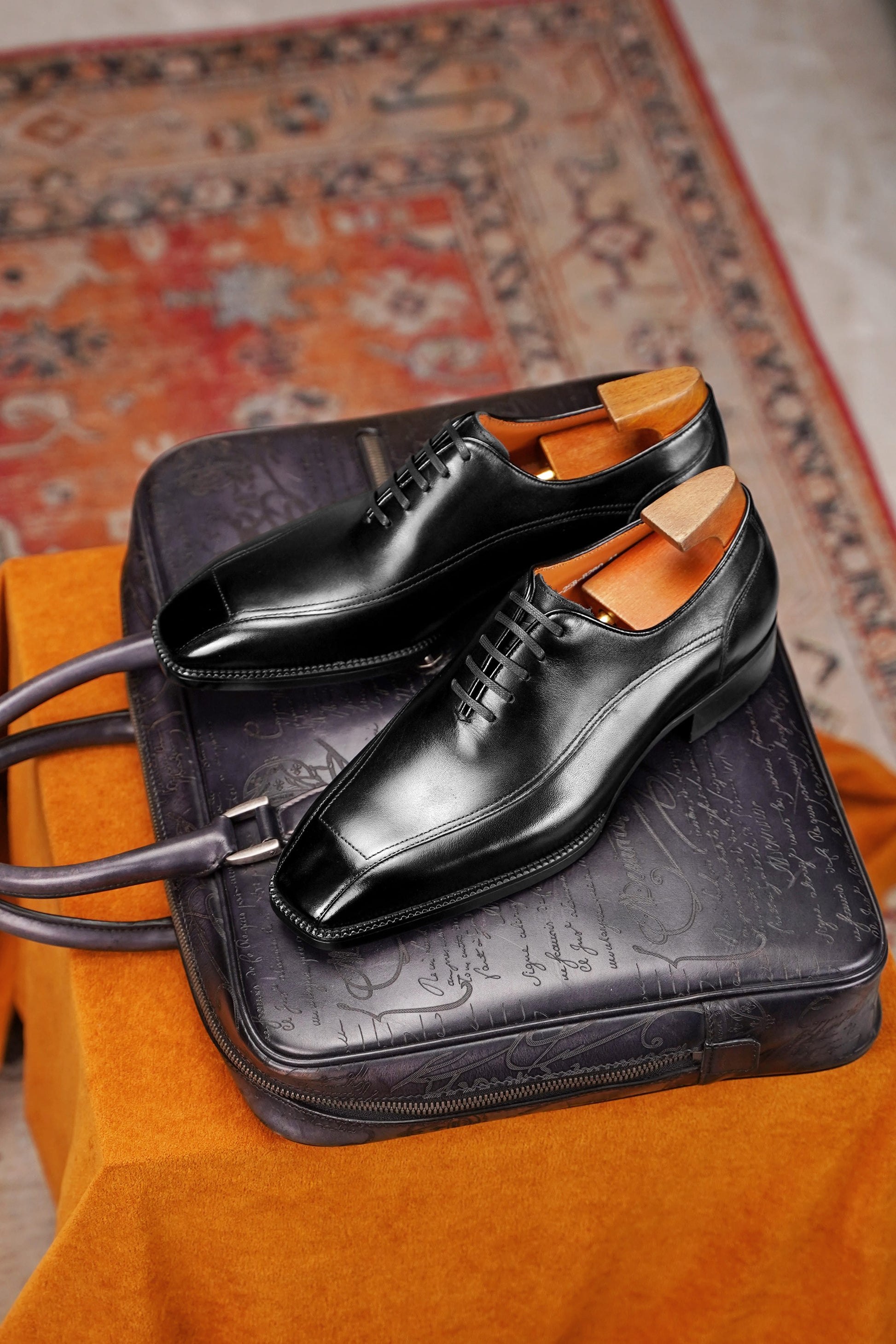 Men’s Black Leather Wholecut Oxford Dress Shoes