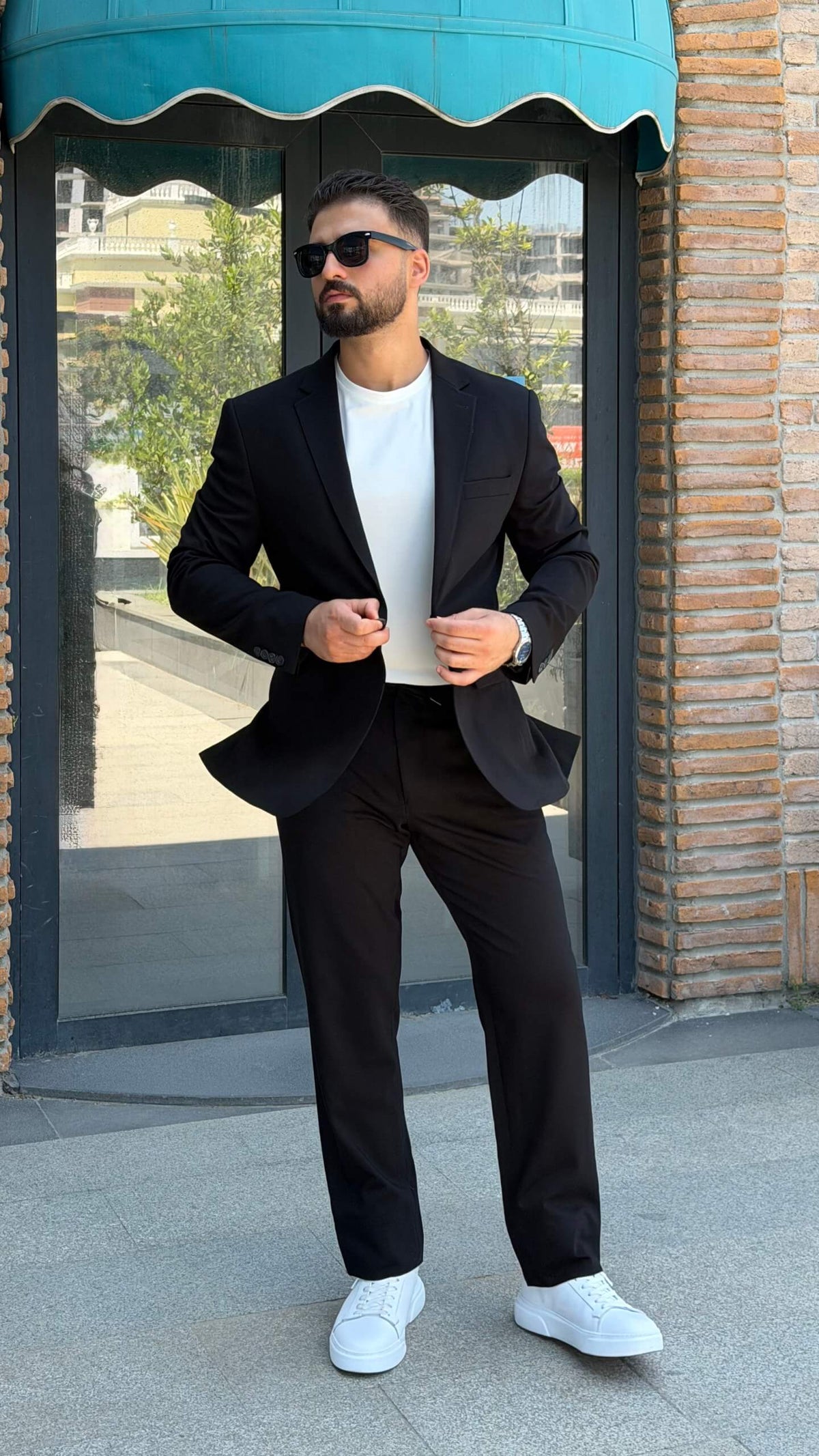Men’s black single breasted tailored blazer with modern fit for formal and smart casual outfits