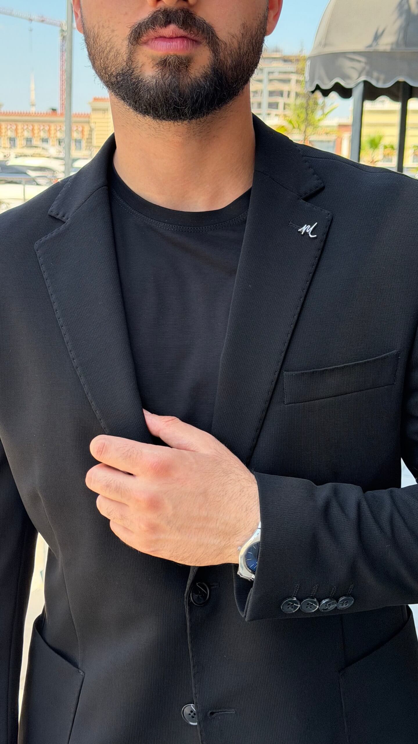 Men’s black single breasted blazer with tailored fit for formal and smart casual outfits