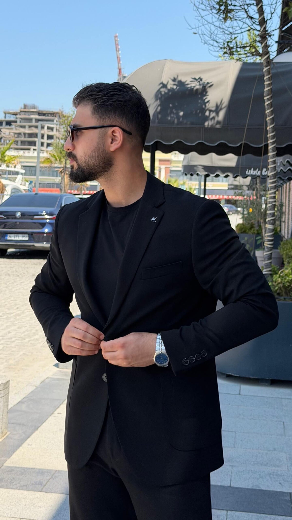 Men’s black single breasted blazer with tailored fit for formal and smart casual outfits