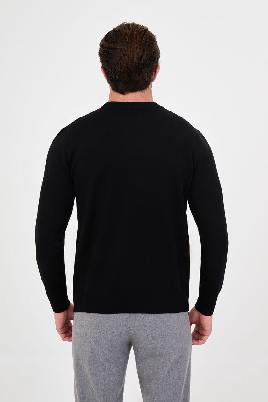 Men's black and anthracite grey colour-block cashmere crew neck sweater.