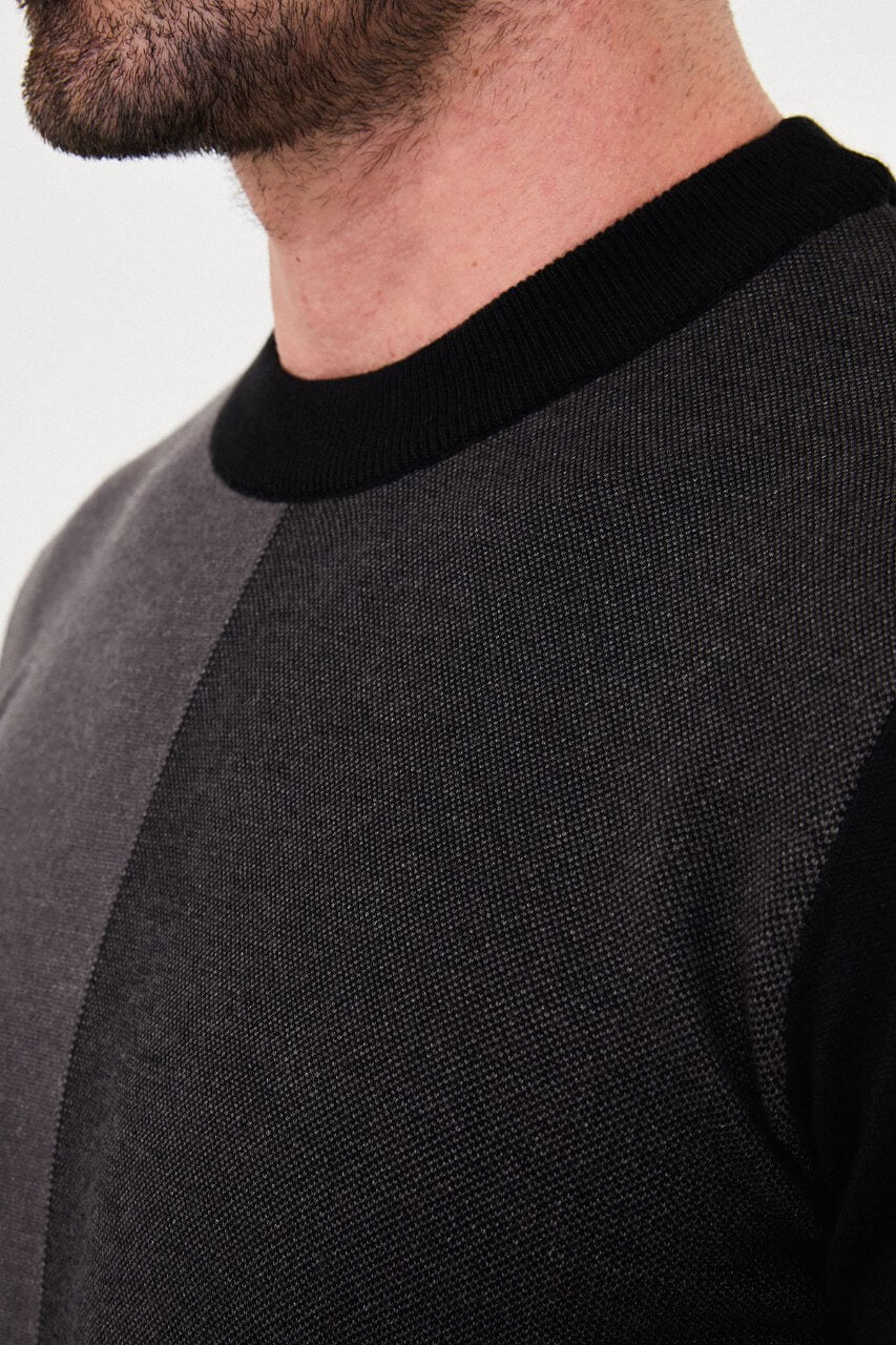Men's black and anthracite grey colour-block cashmere crew neck sweater.